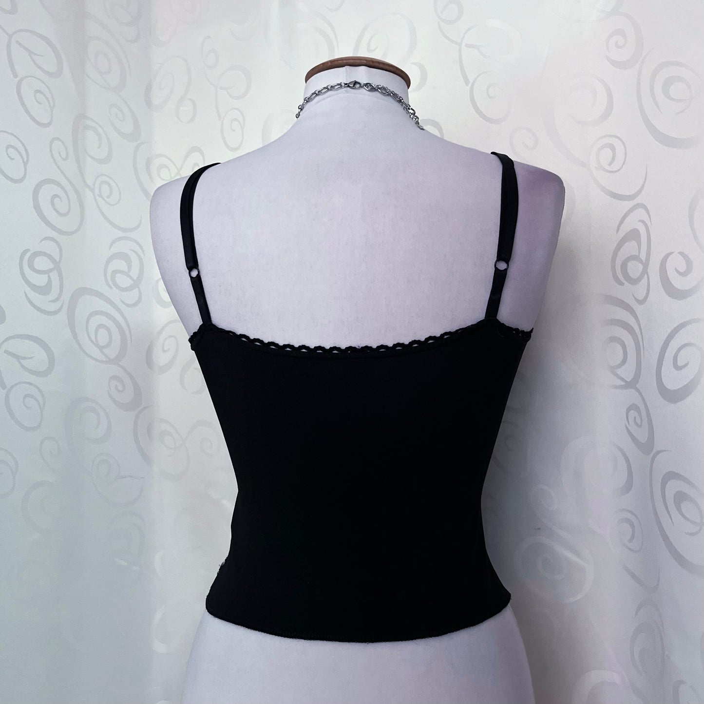 00’s Whimsygoth embroidered black & white top 🕷️