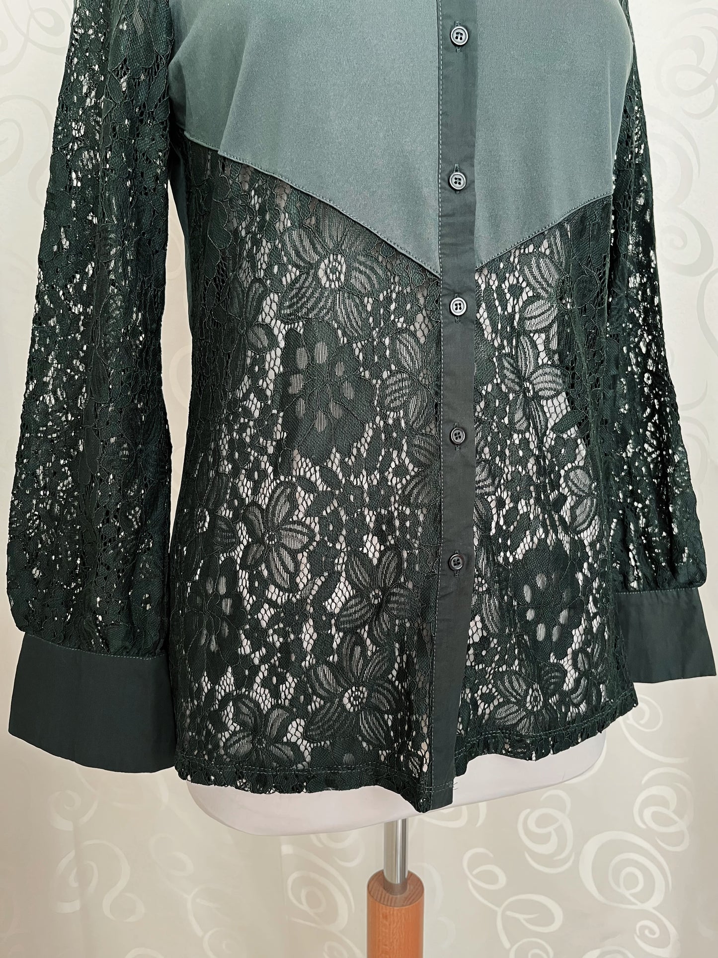 Gothic dark green lacey shirt 🧚🏾☠️