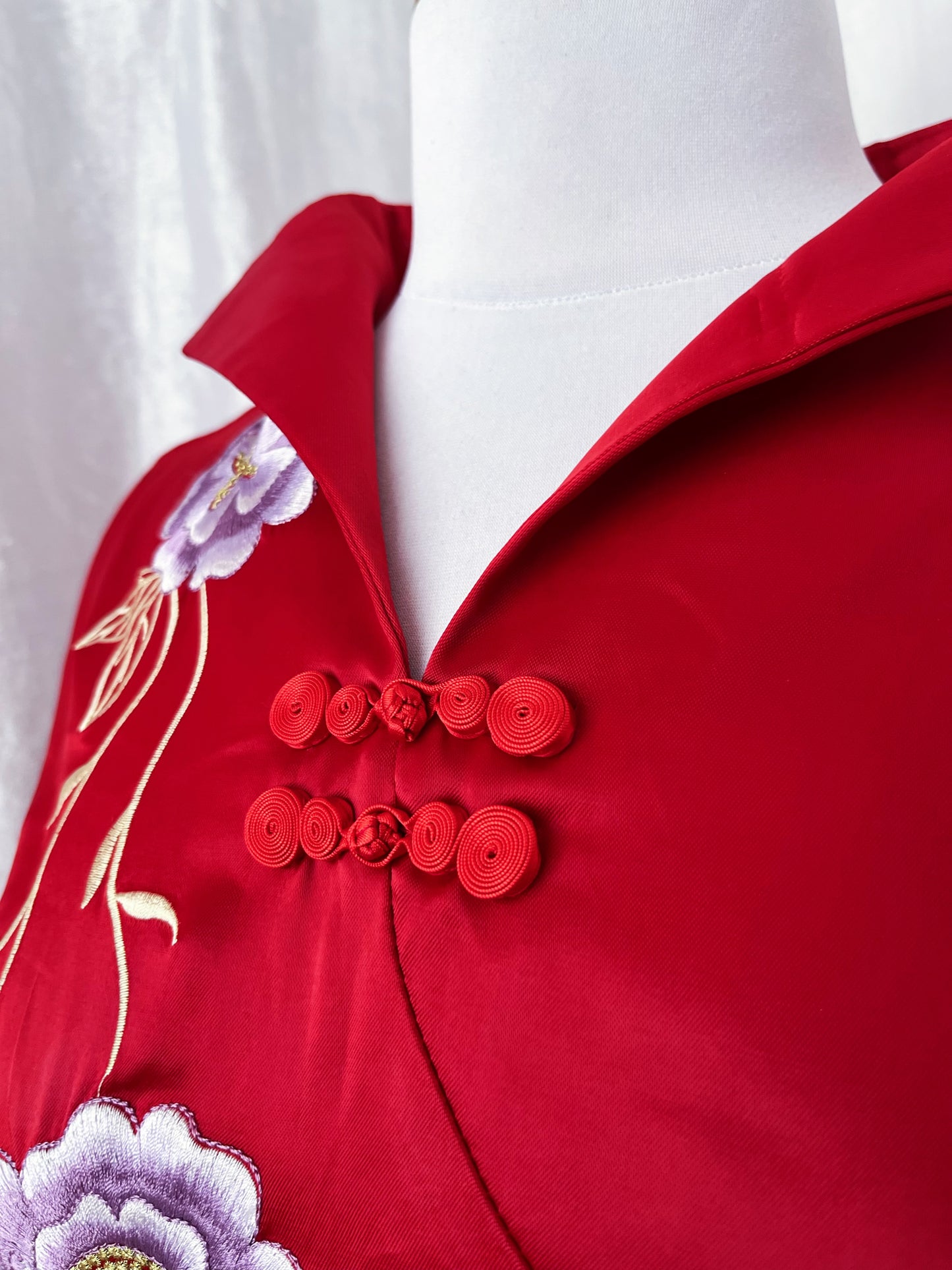 Stunning red Qipao/Cheongsam red dress with embroidery details 🍡👹