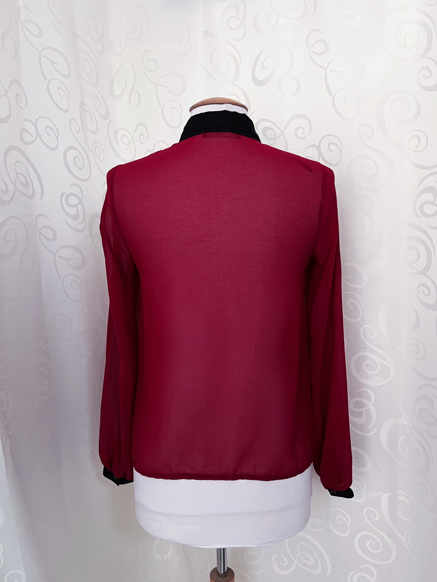 Gothic vampire red mesh shirt with lace detail🩸