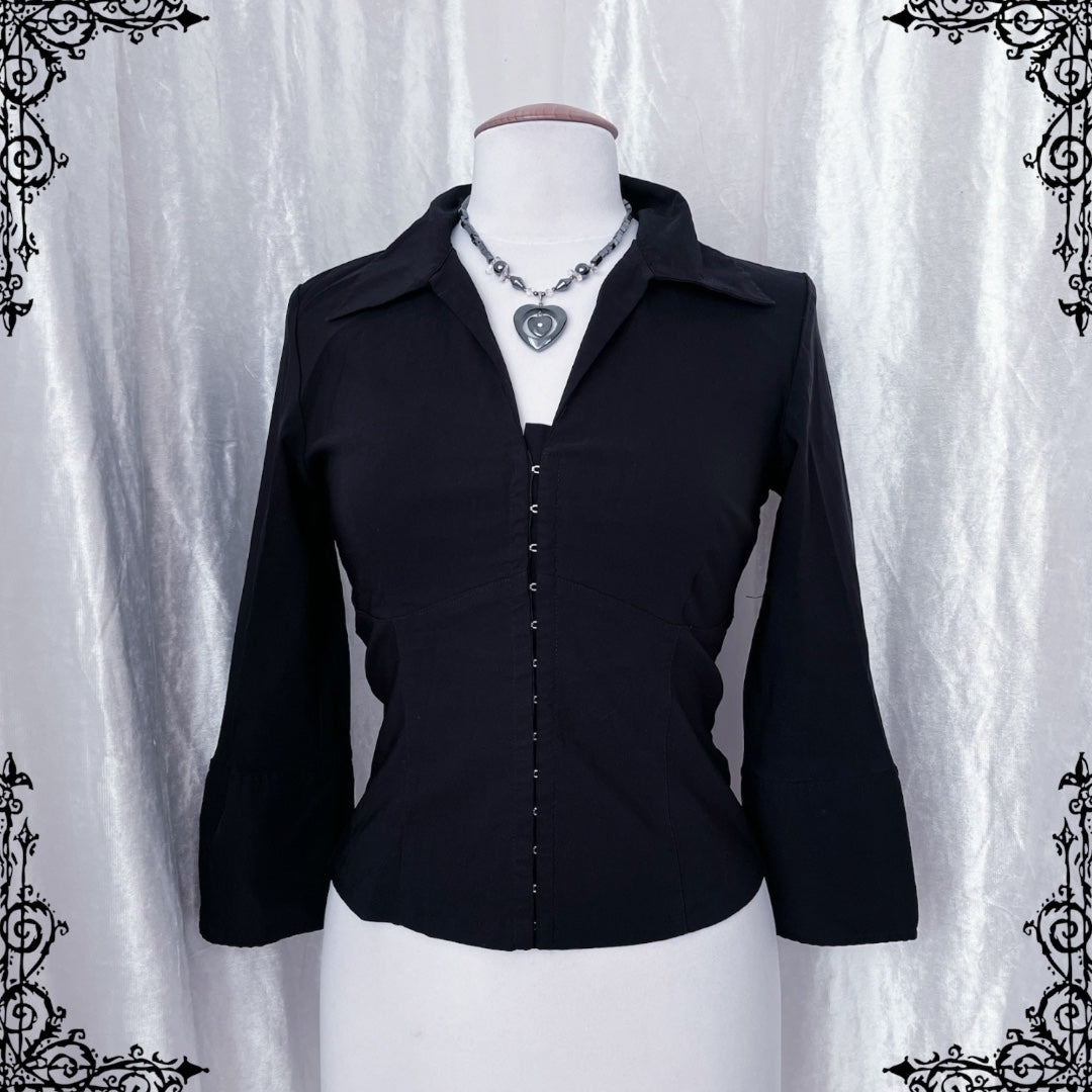 Y2K Alternative black shirt that closes with clasps 🕷️