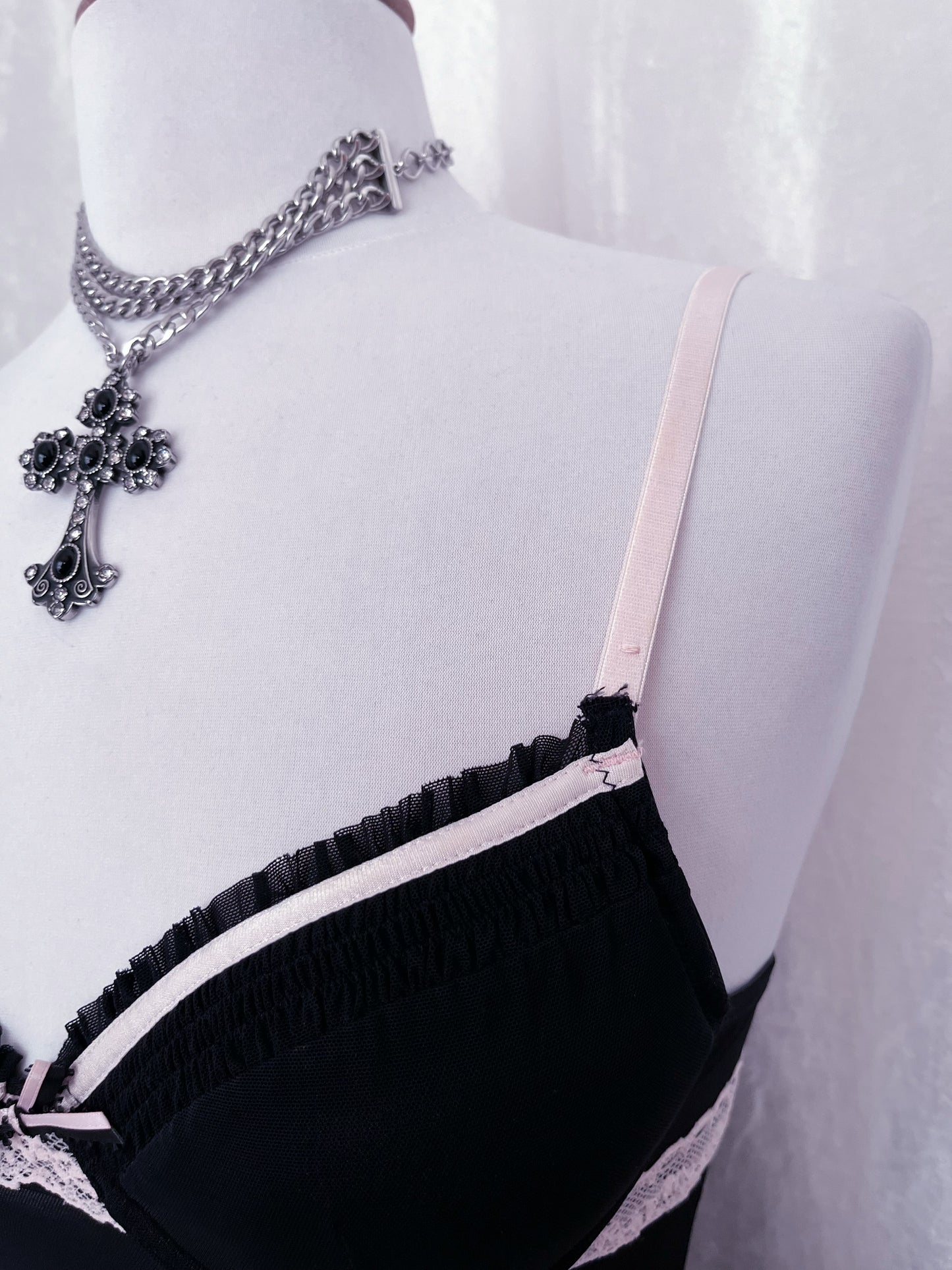 Gothic/Coquette mesh black corset top with pink details 🎀🪽