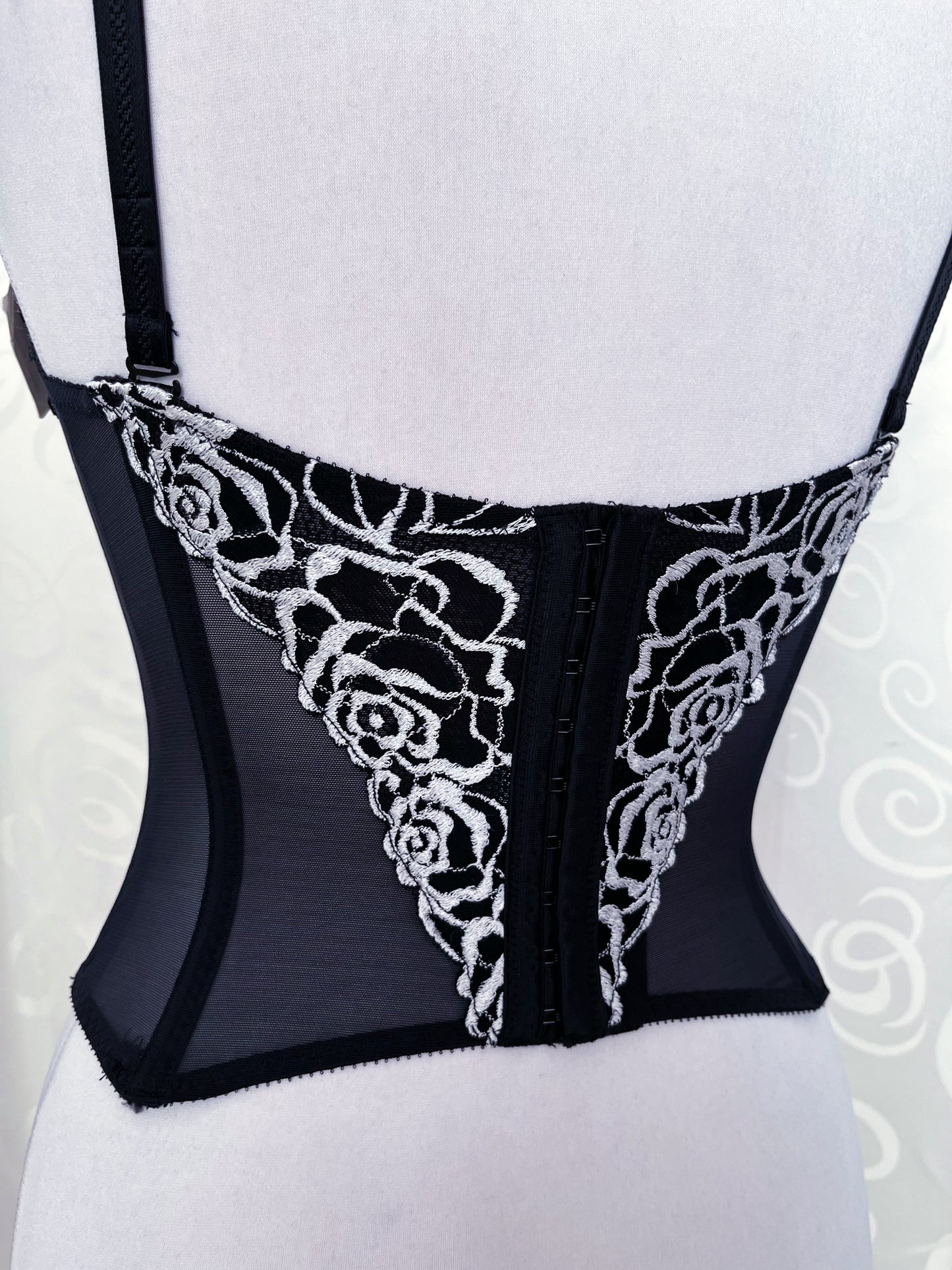 00’s whimsygoth embroidered corset 🪽🌀