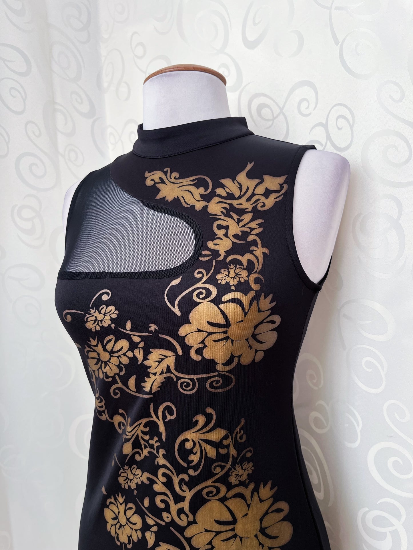 Asian style fitting dress with mesh details ✨