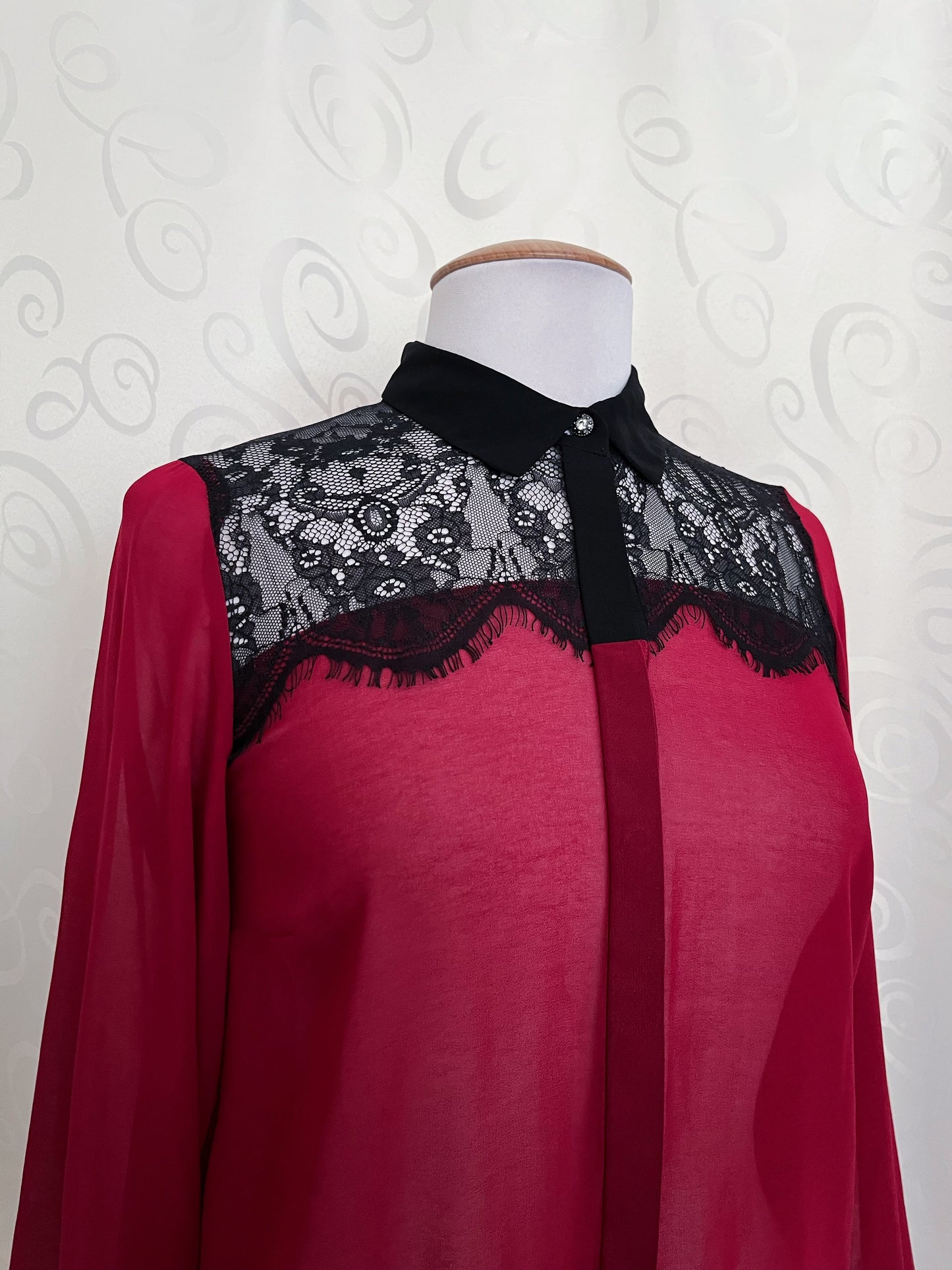 Gothic vampire red mesh shirt with lace detail🩸