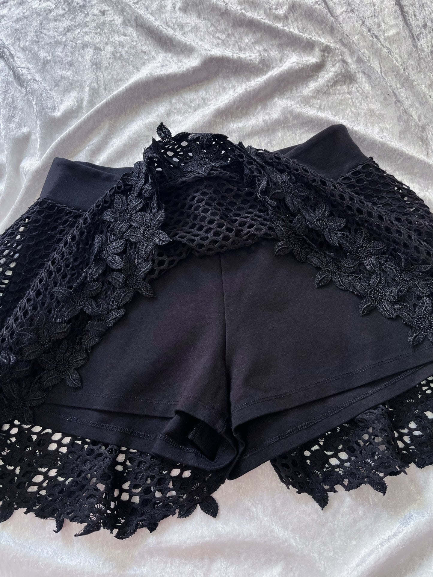 Alternative fishnet black skorts 🕷️