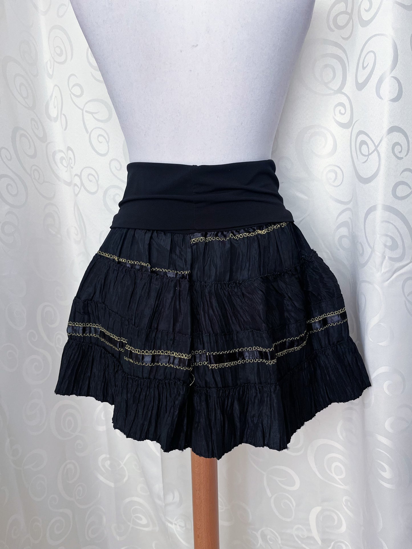 00’s deadstock fairy whimsy black skirt 🌀✨