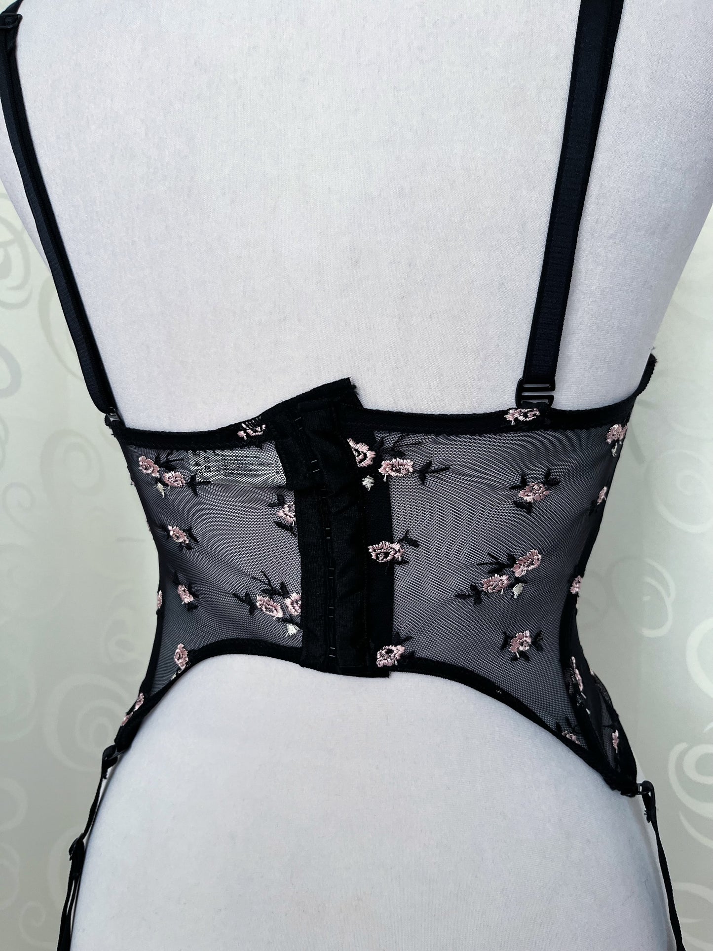 Coquette sheer embroidered corset 🌸