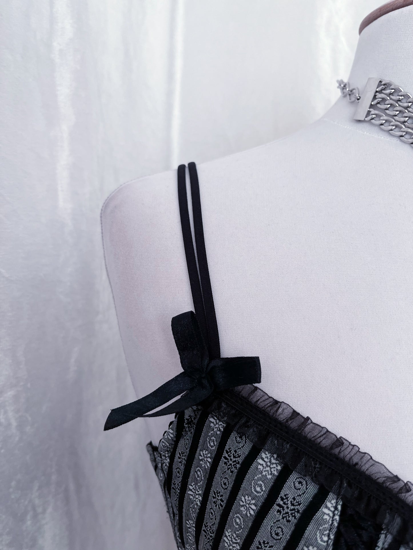Dark coquette grey striped corset with embossed spiral & lace details 🕸️🎀