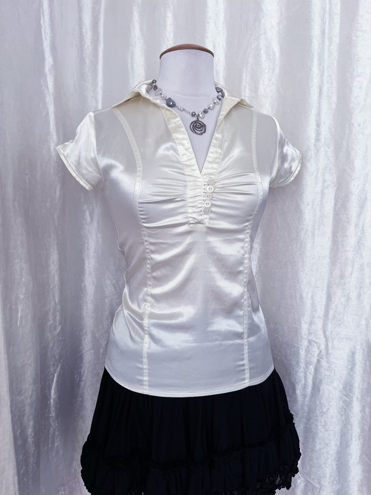Horror protagonist core saten white top🪽🎞️