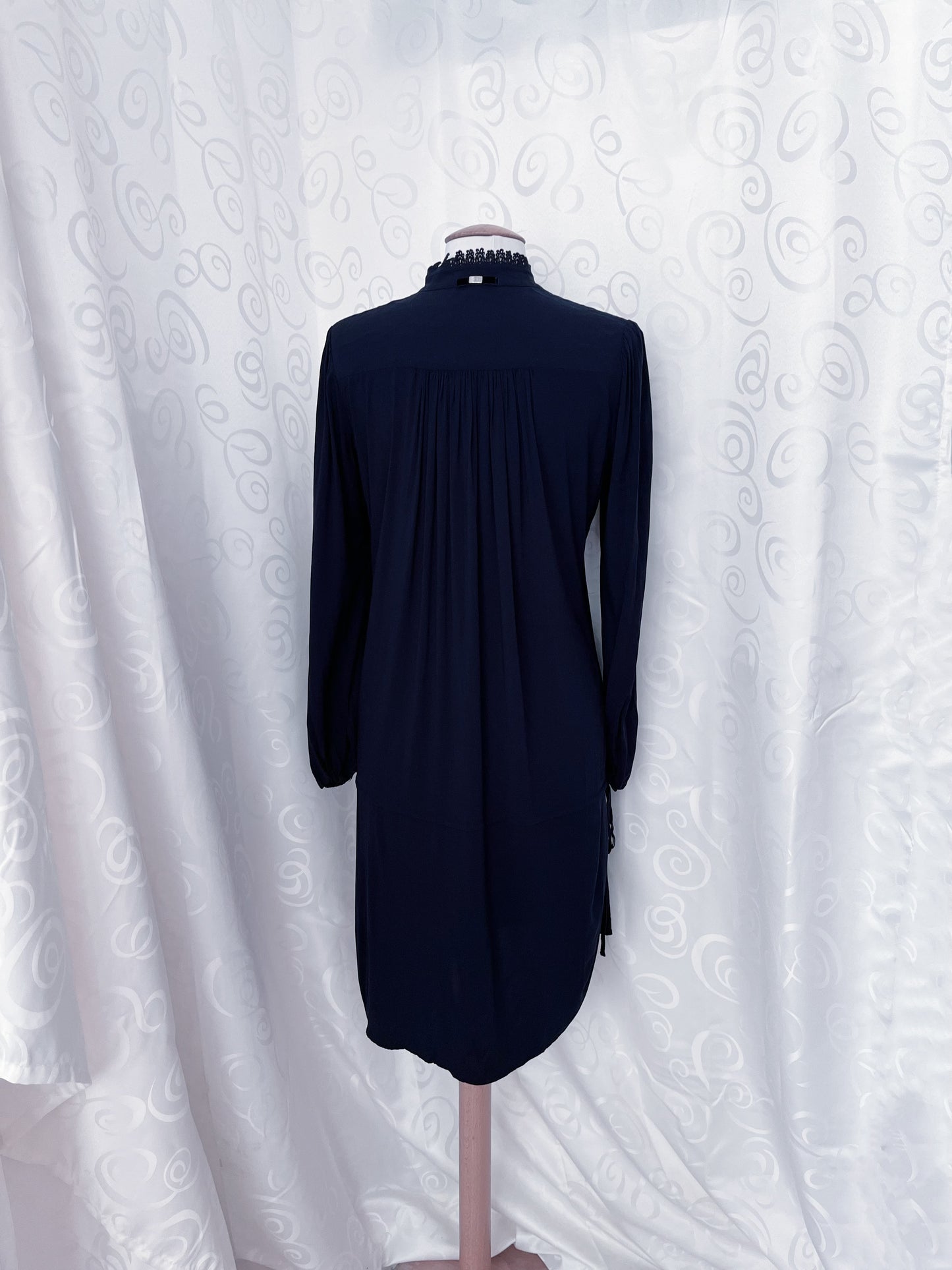 00’s gothic jirai kei navy dress with velvet details 🦇