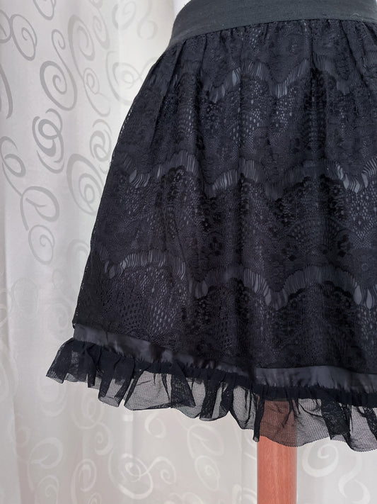 Dark coquette lacey black skirt π·οΈ