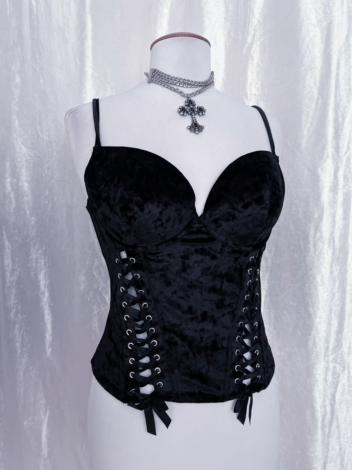 Gothic velvet corset with lace-up detail 🕷️