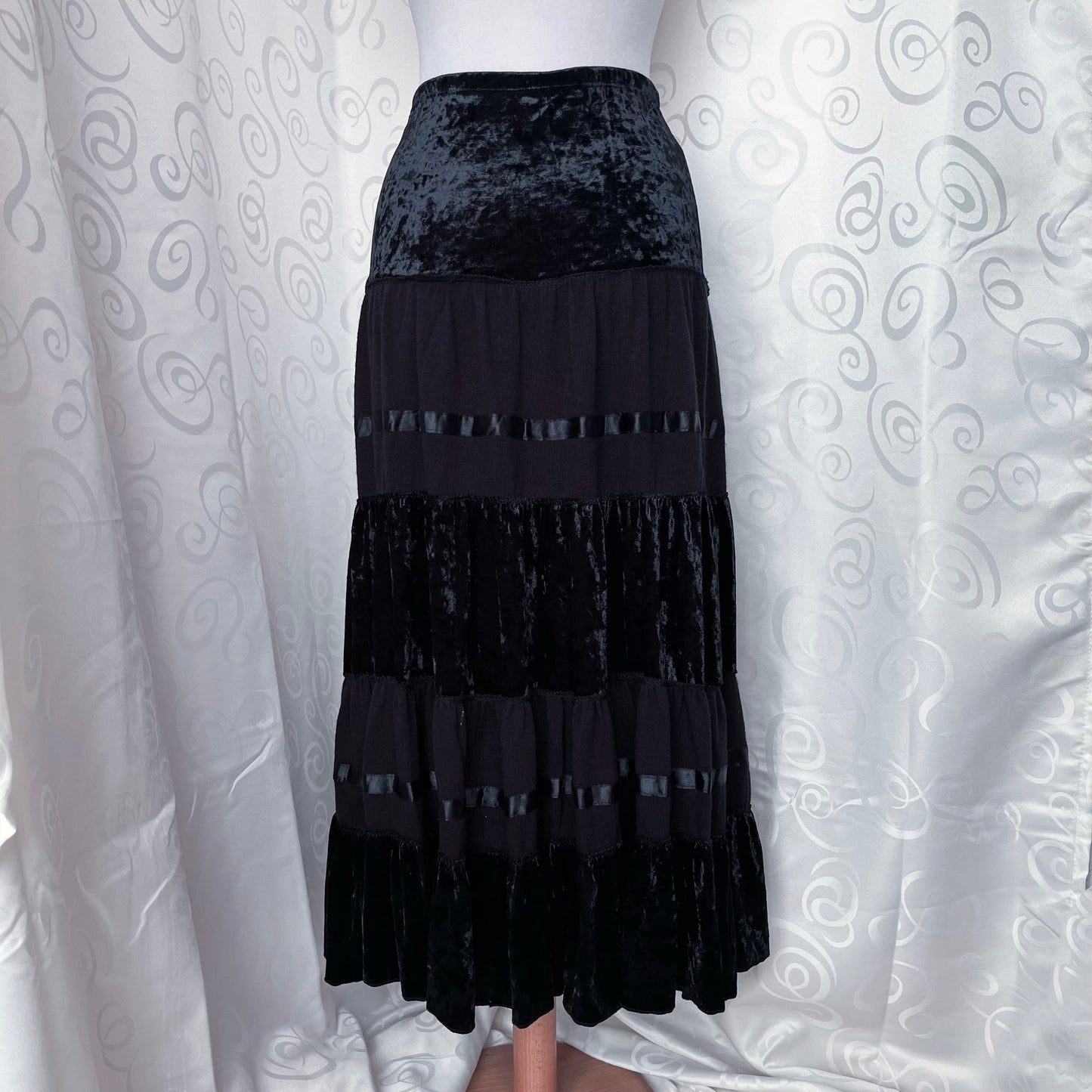 00’s whimsygoth velvet black layered skirt 🕷️