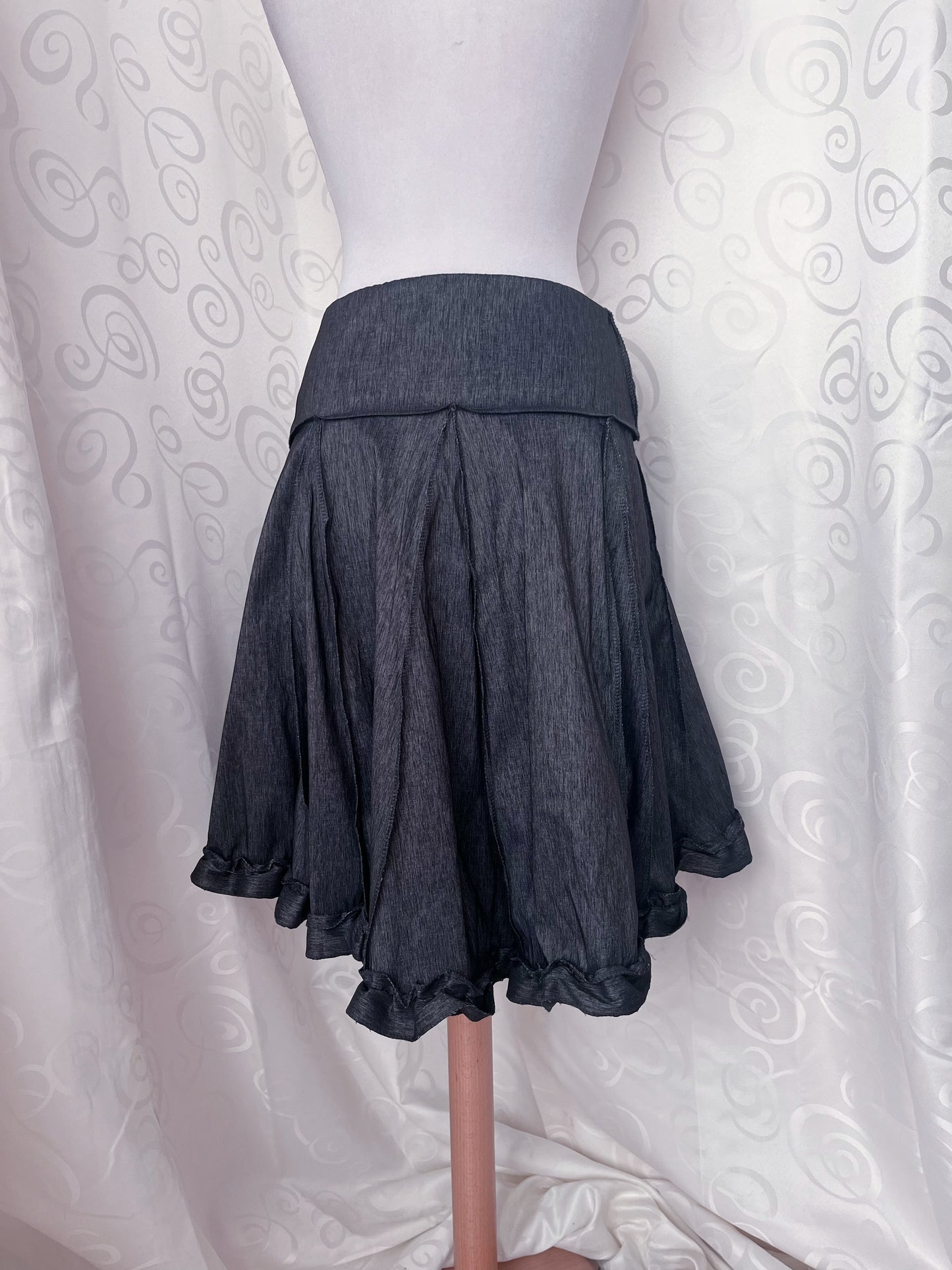 00’s whimsygoth grey skirt 🌀🩶