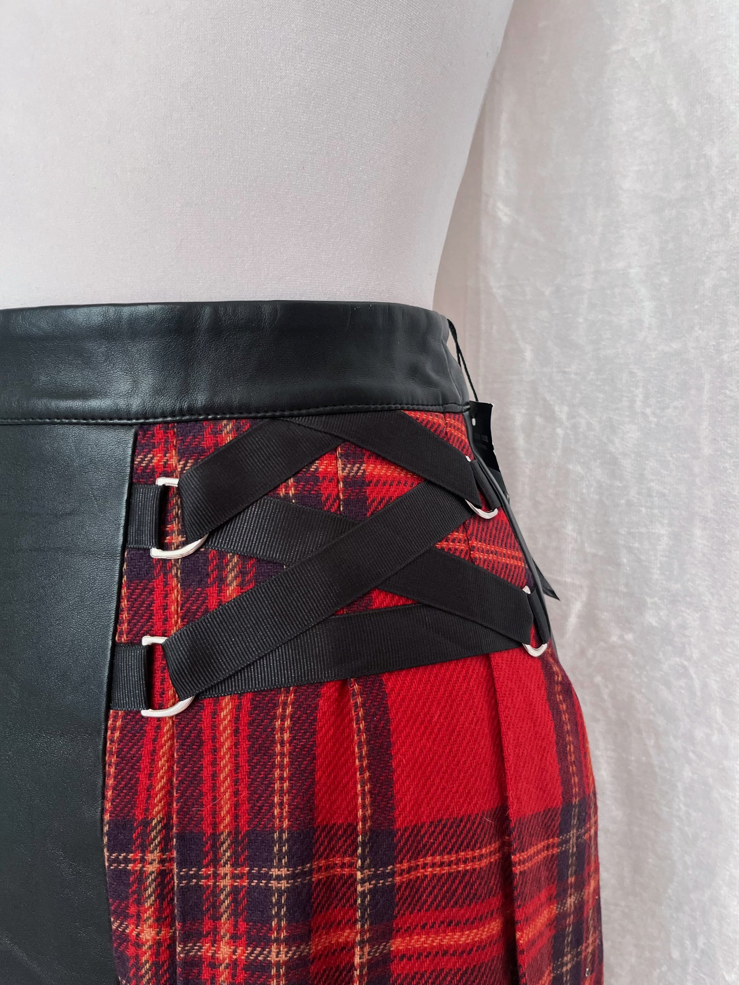 Alt faux leather & tartan skirt 🕷️🕸️
