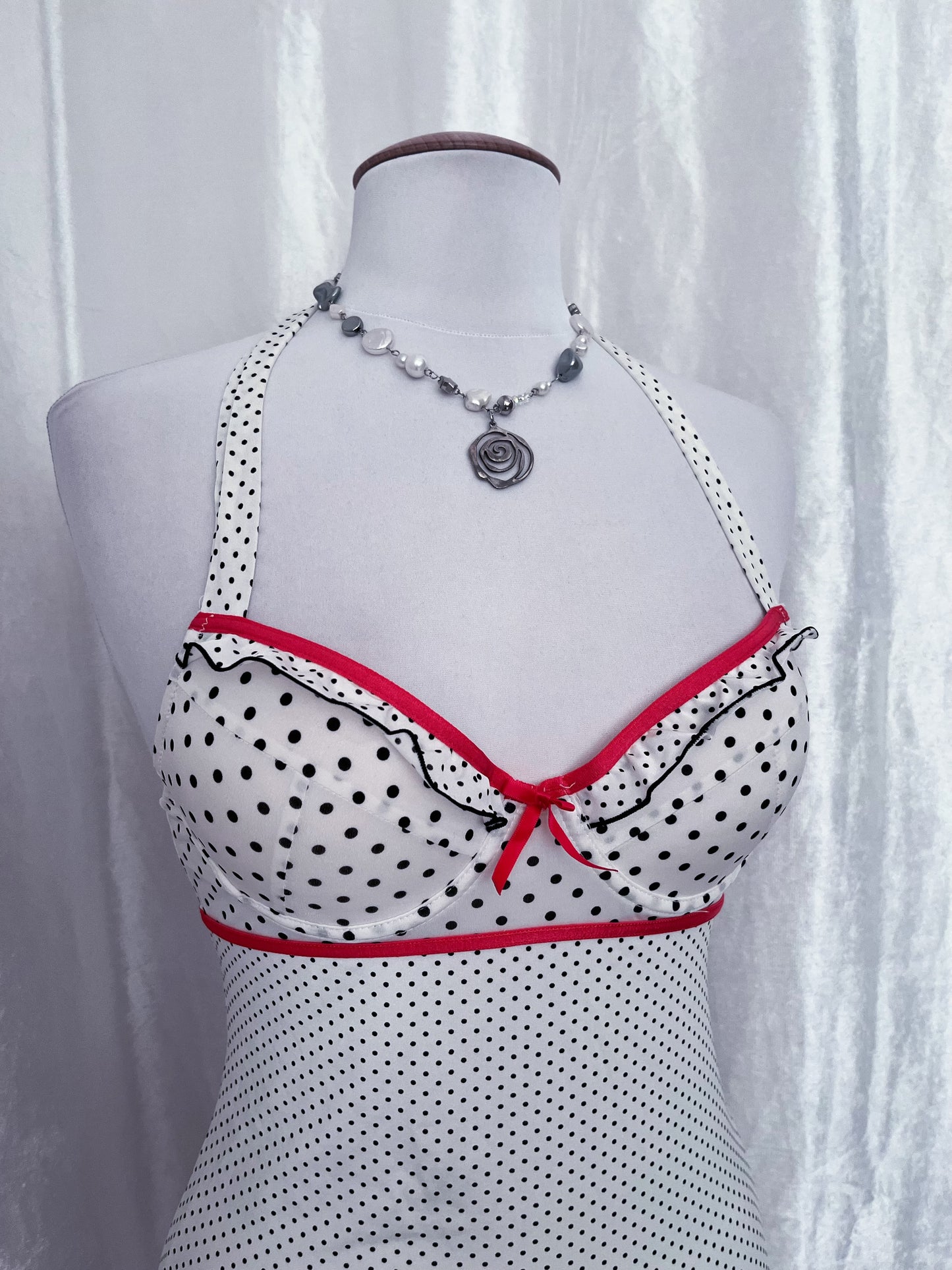 White polka-dot bustier top ⚪️🎀