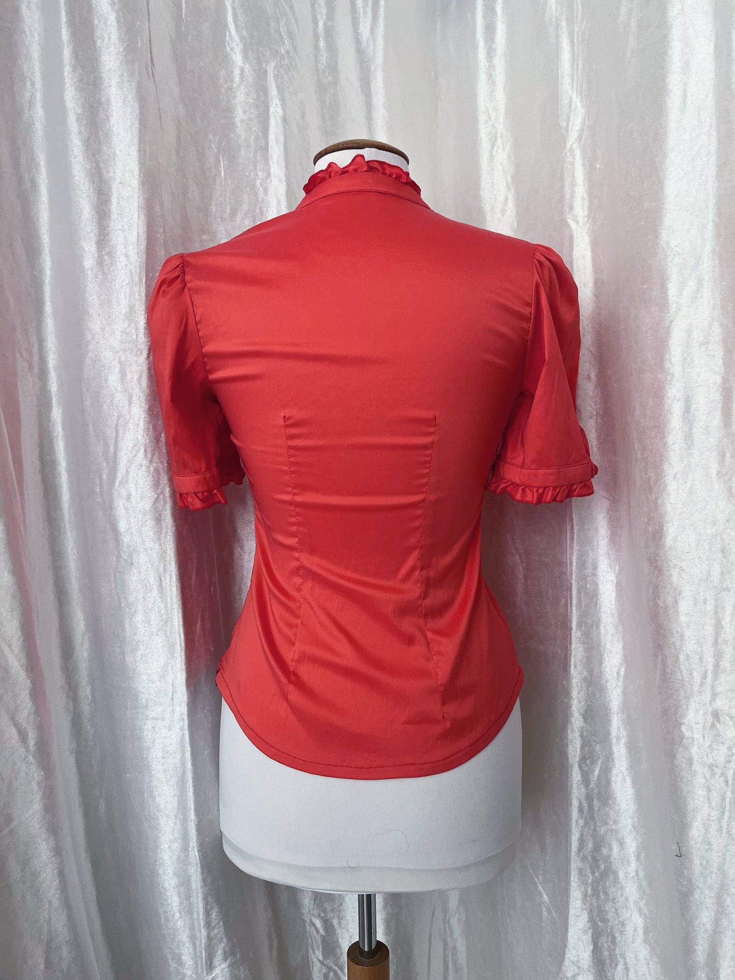 Cutest 00's coral ruffle shirt π