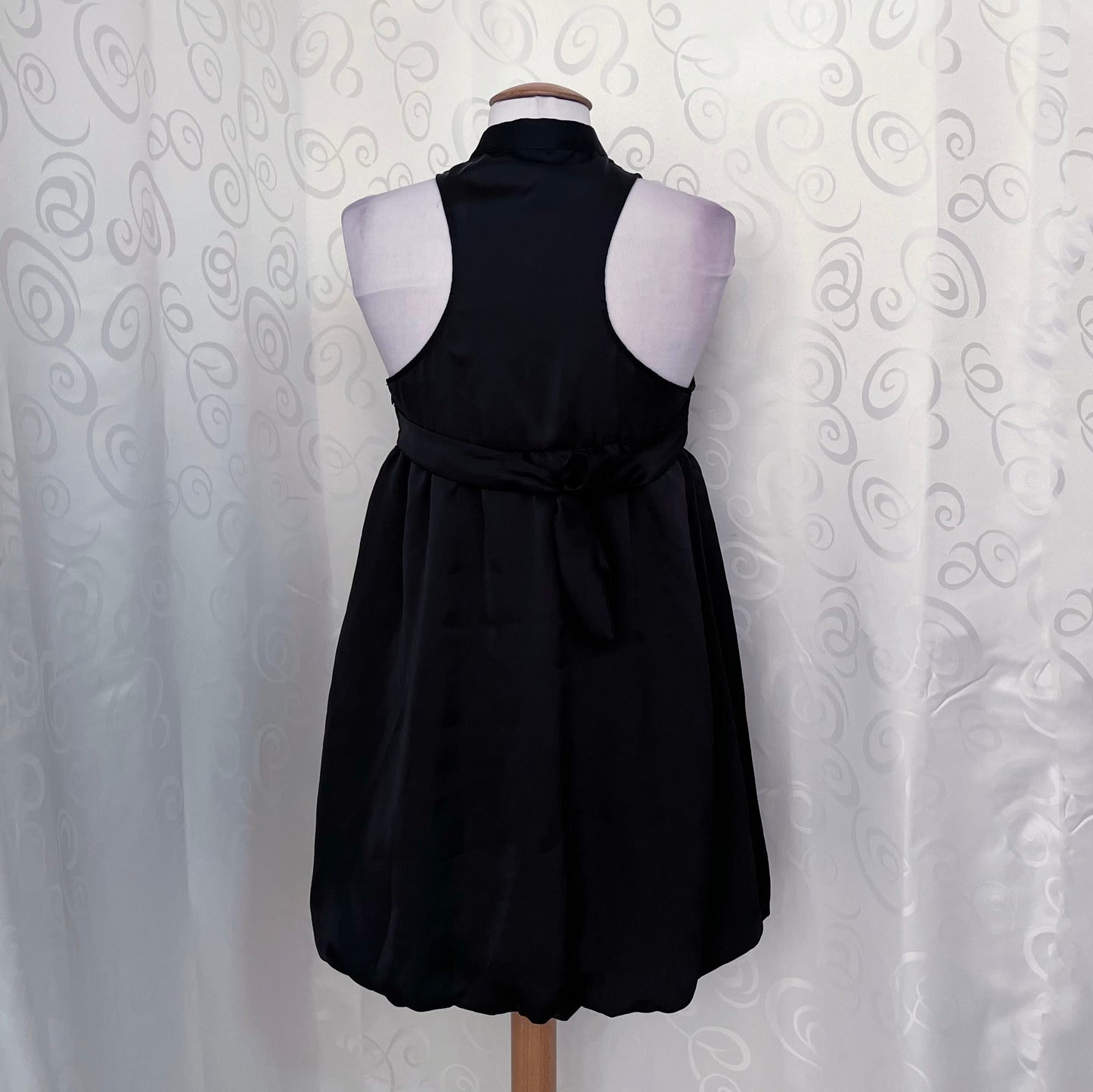 Gothic/Jirai Kei balloon black dress with ruffle details 🌀🕷️