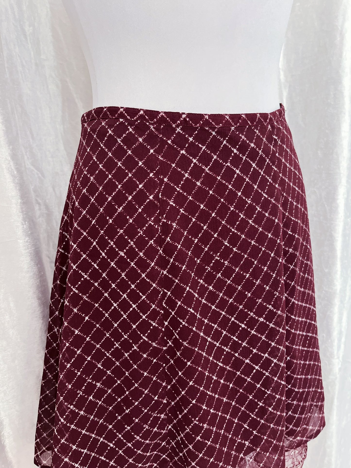 Y2K mesh burgundy skirt with lining & lace hem detail 🎀