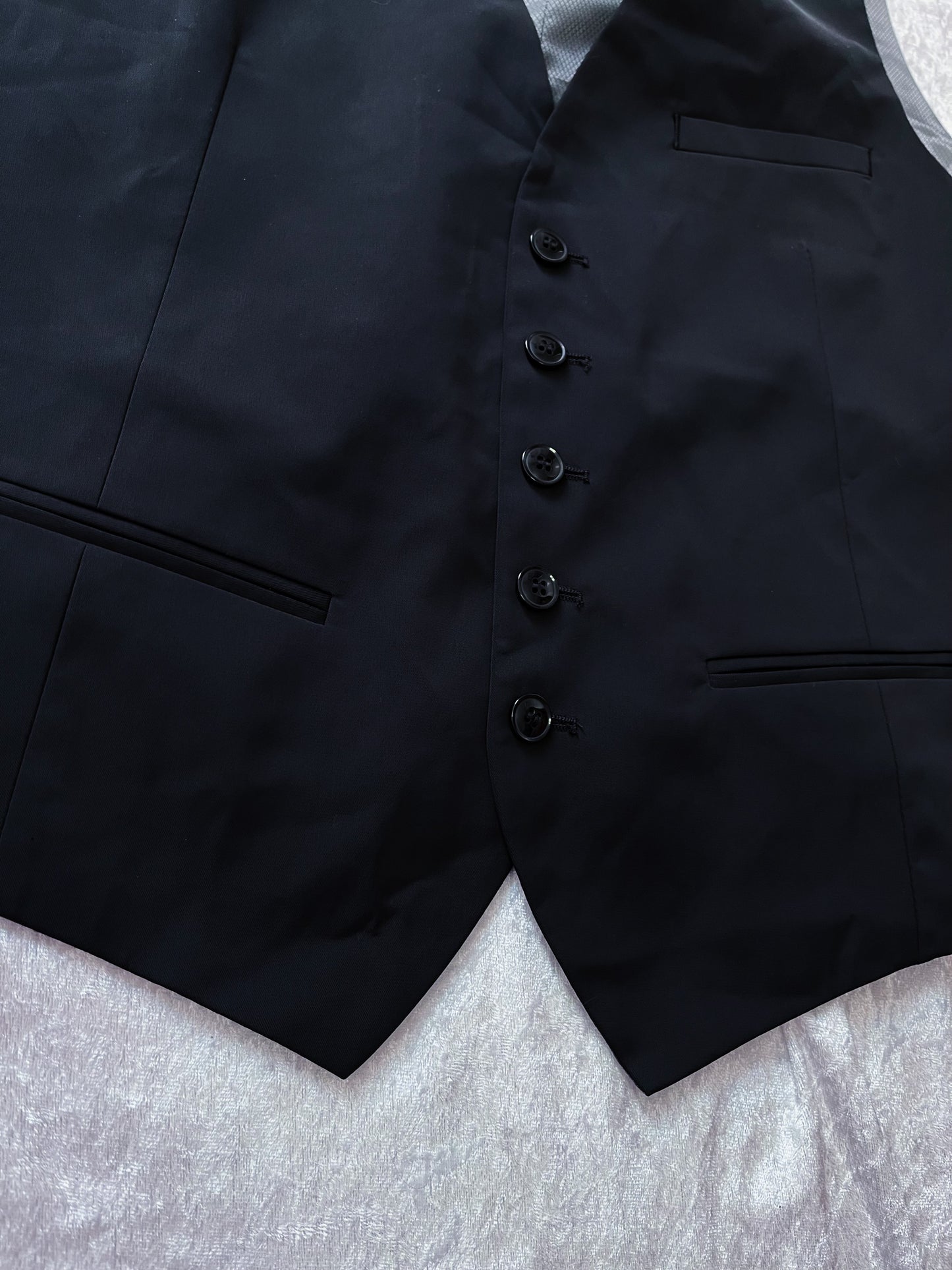 Men’s must-have black vest 🦇