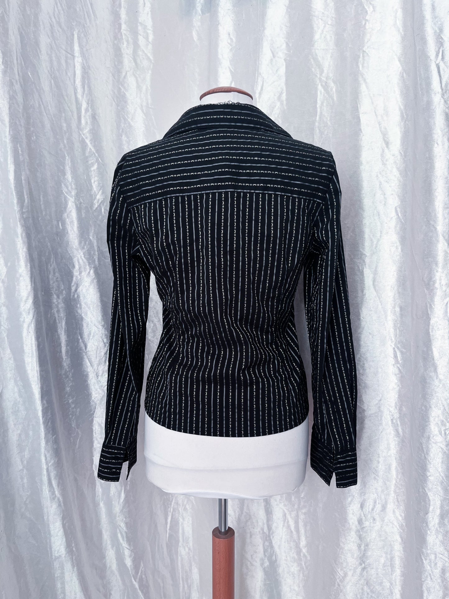Deadstock gothic striped shirt with ruffle details 🦇