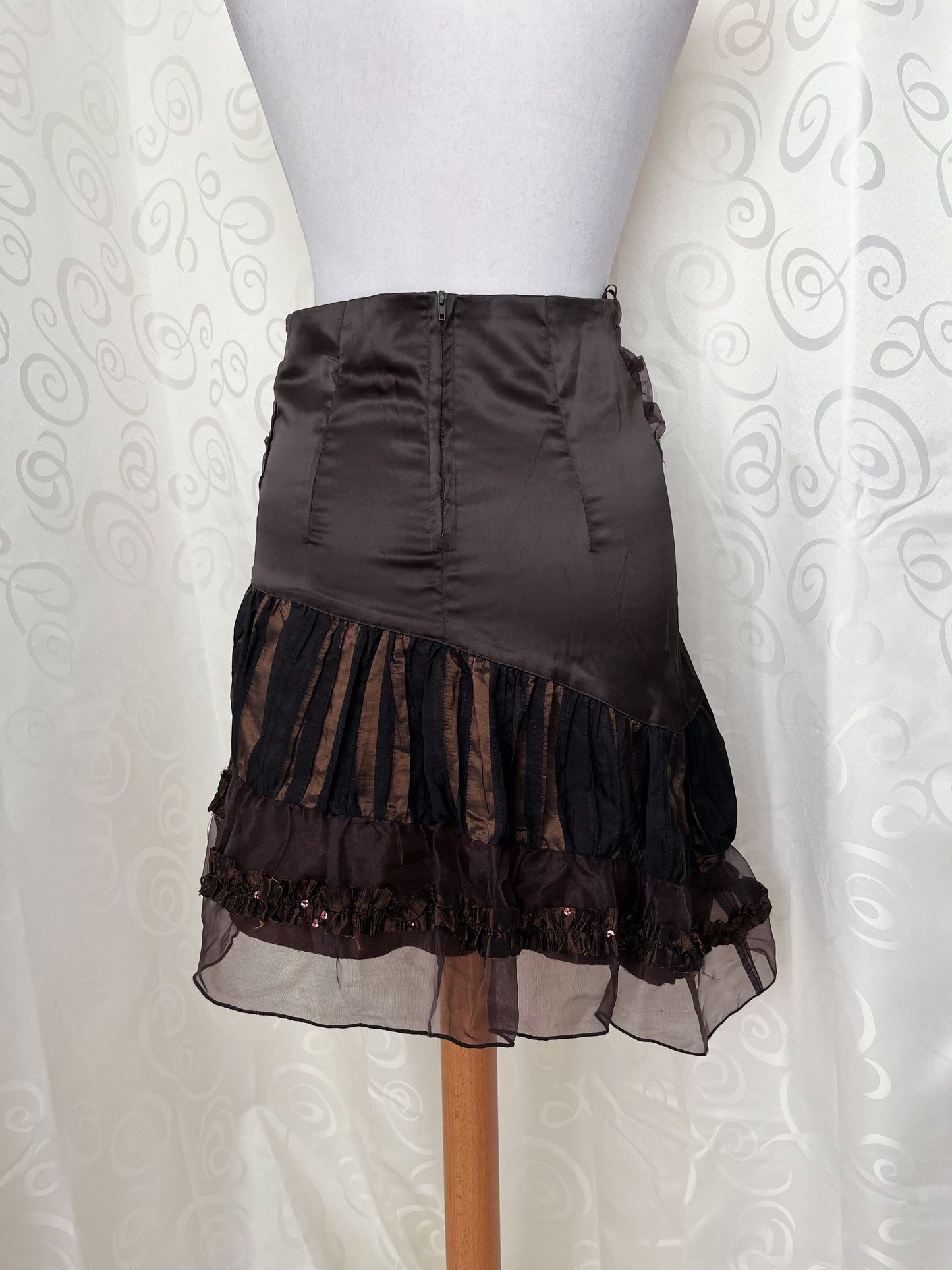 00’s whimsical asymmetrical brown skirt with tulle & sequin details 🧚🏾