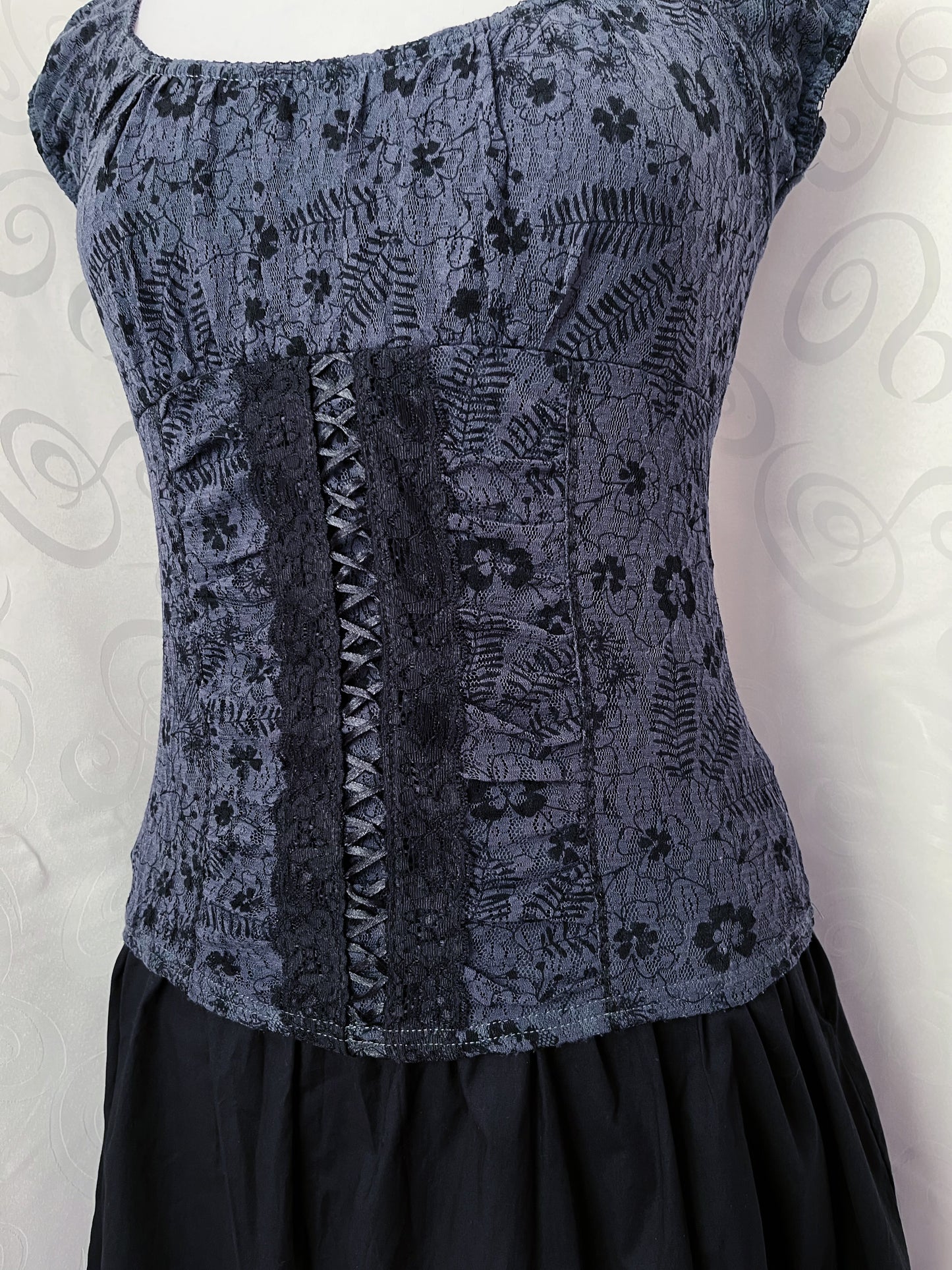 00βs whimsygoth lace-up top ππ§π»ββοΈ