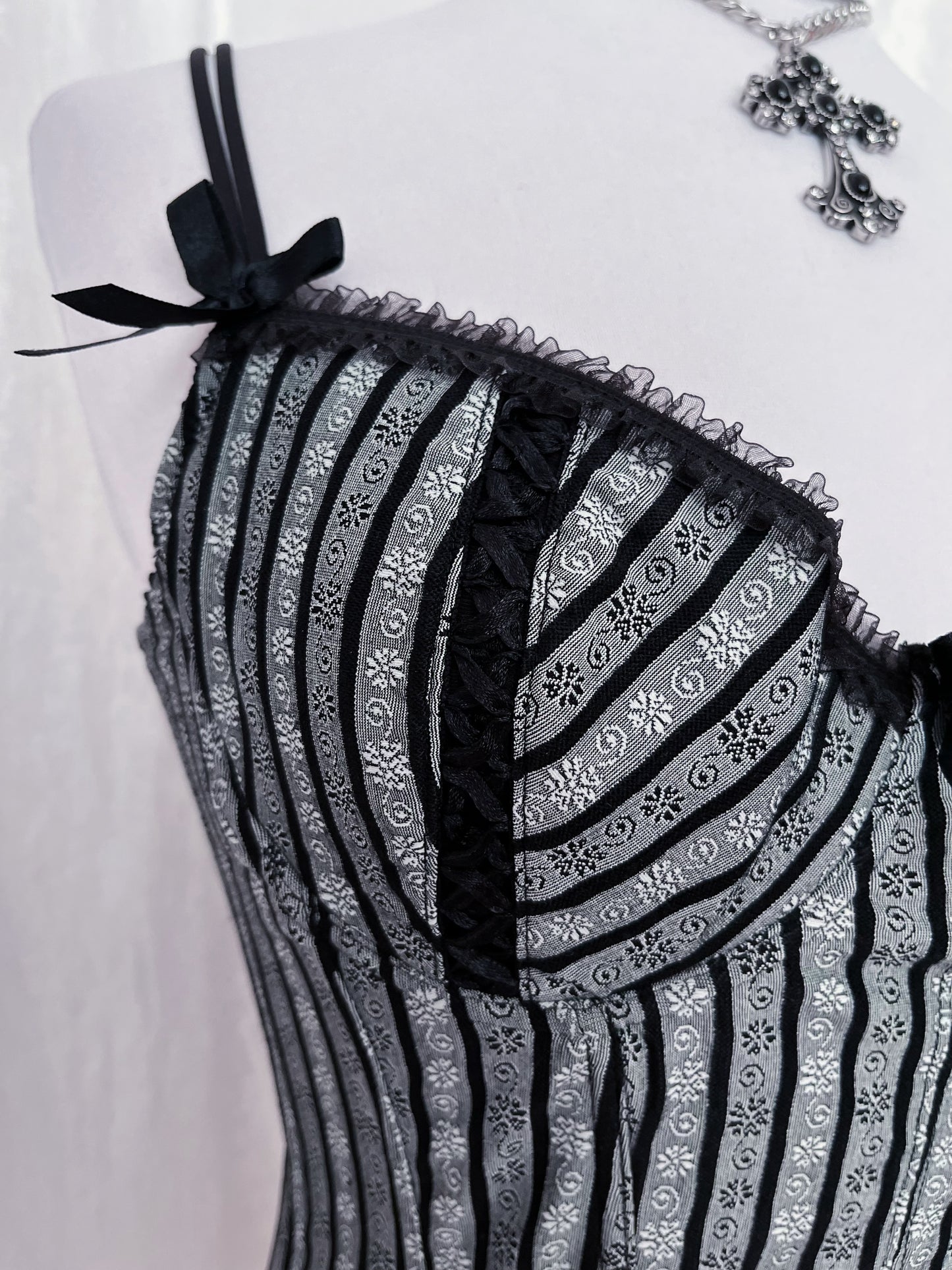 Dark coquette grey striped corset with embossed spiral & lace details 🕸️🎀