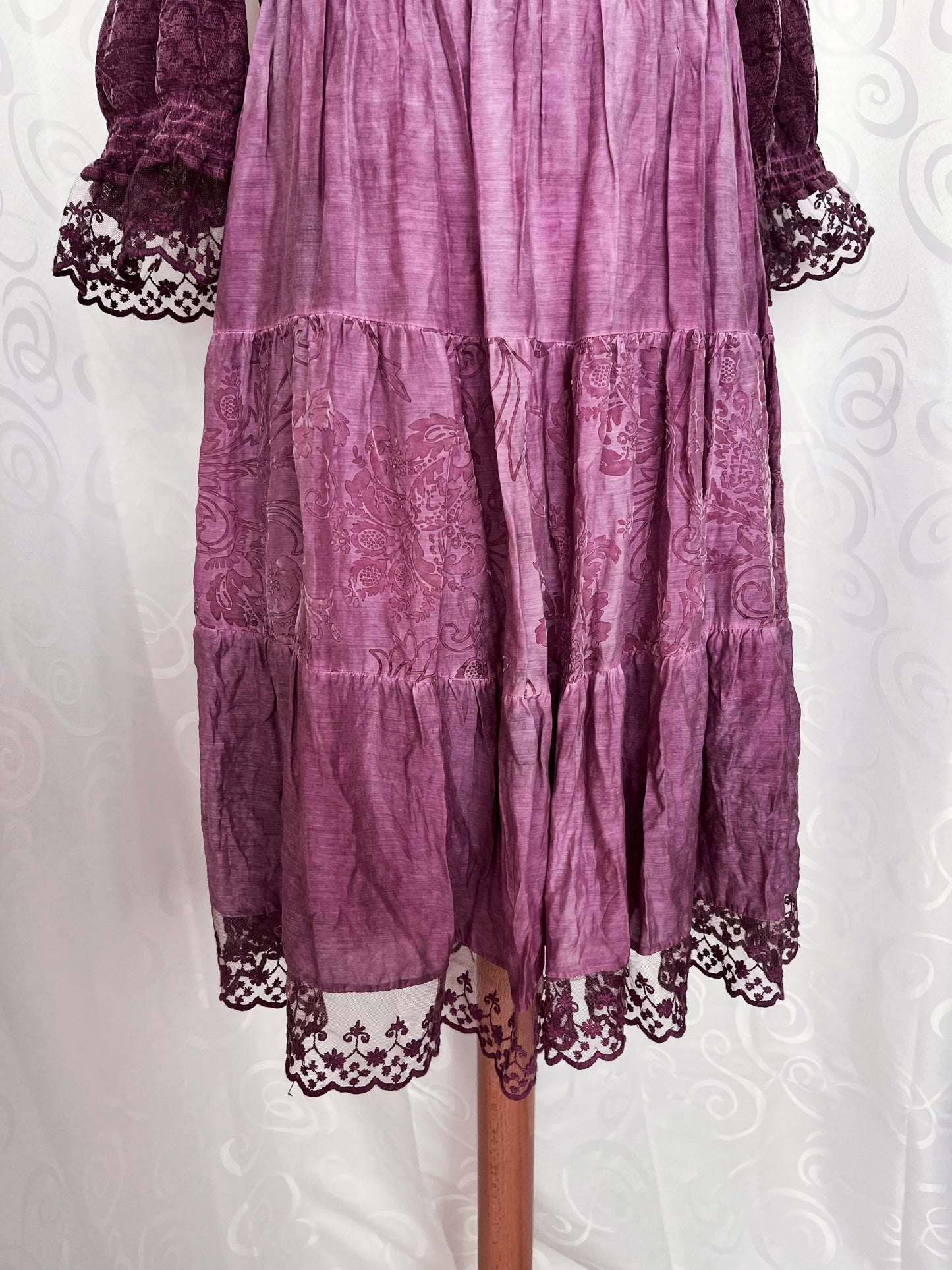 Beautiful whimsy medieval style rose off-shoulder dress 🎀🗡️