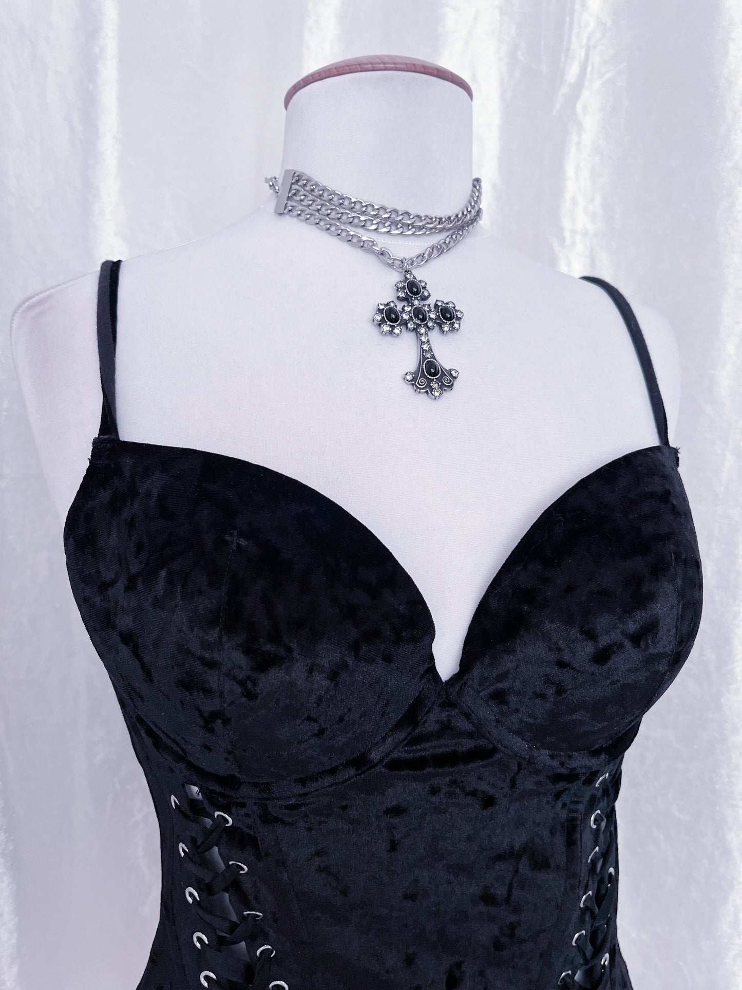 Gothic velvet corset with lace-up detail 🕷️