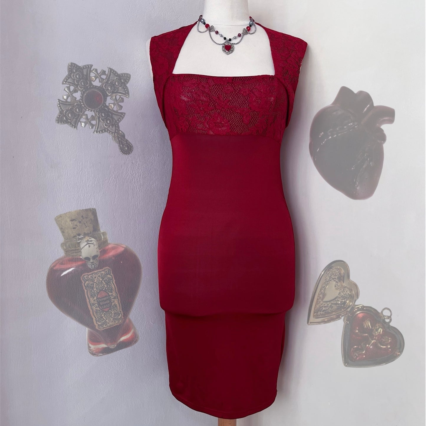 Iconic red vampire dress with lace detail 🧛🏼♀️