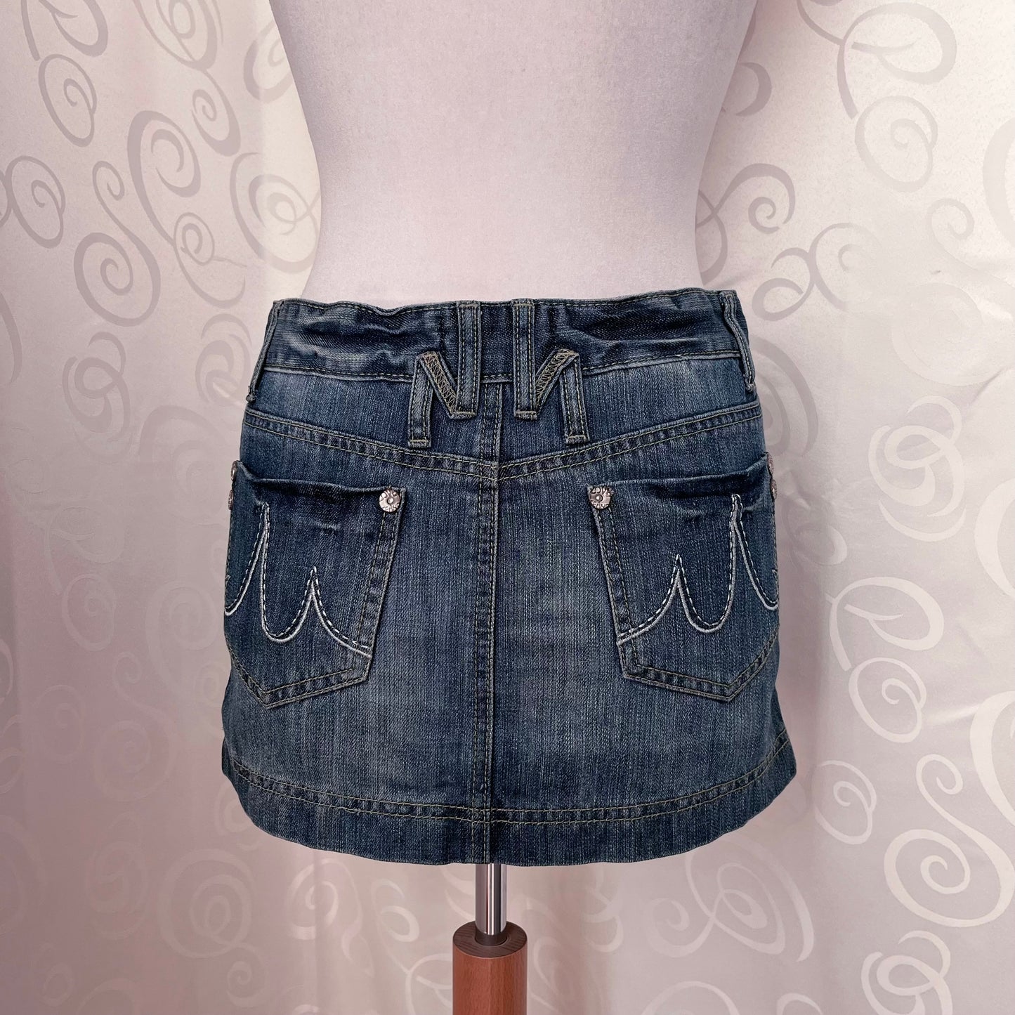 00’s mini low-waisted denim skirt 👾