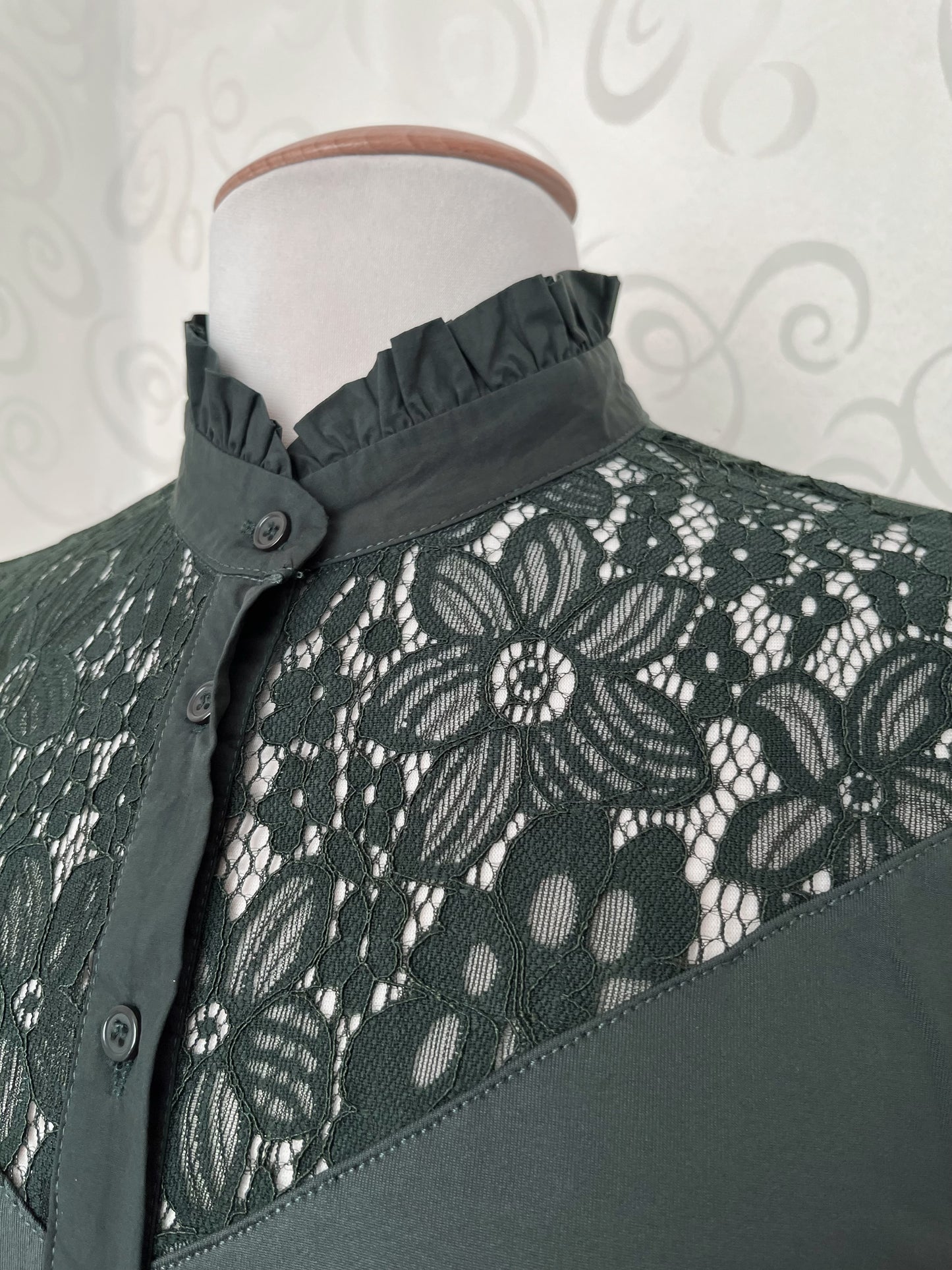 Gothic dark green lacey shirt 🧚🏾☠️