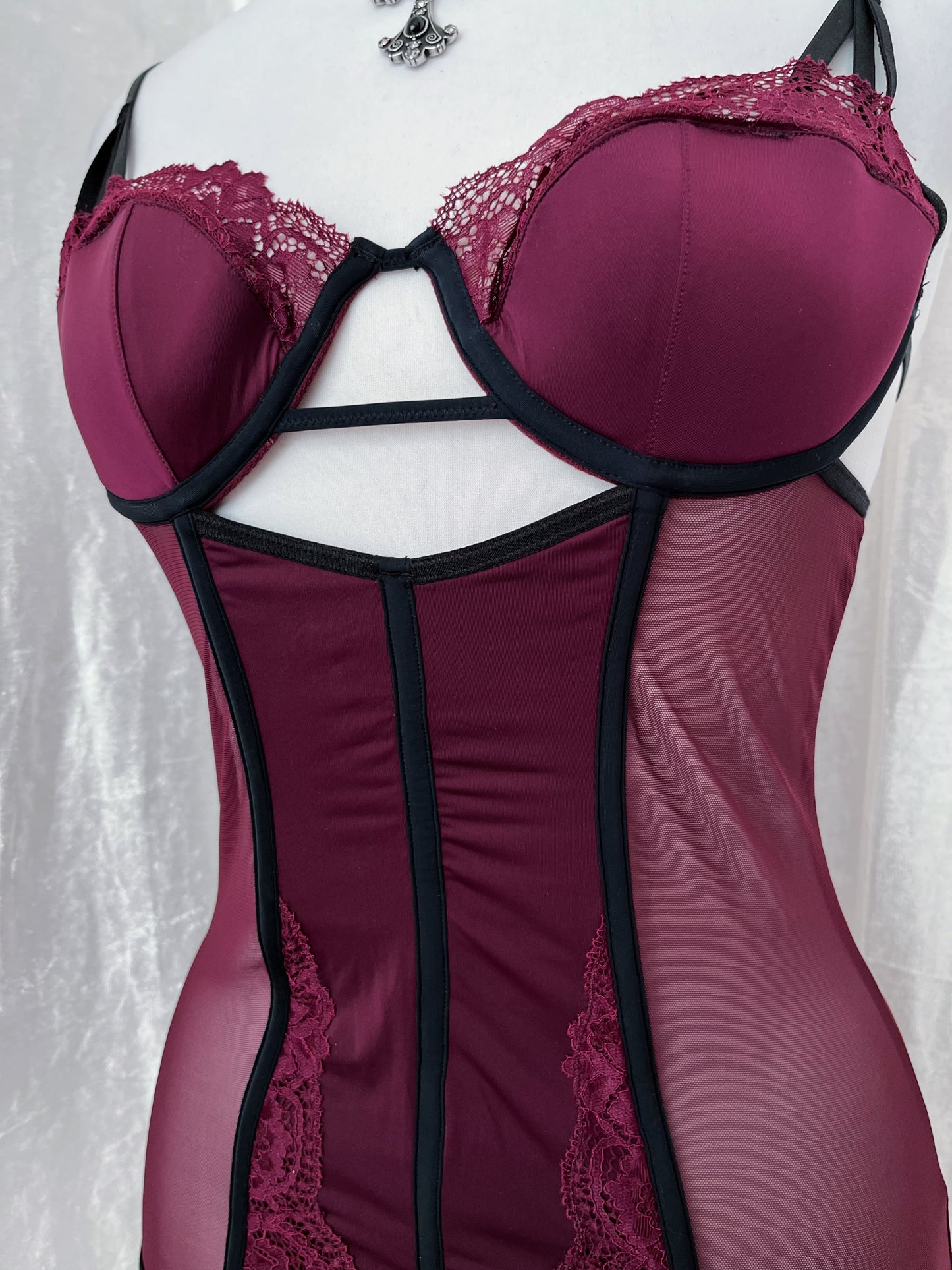 Burgundy hot lingerie corset 🌹