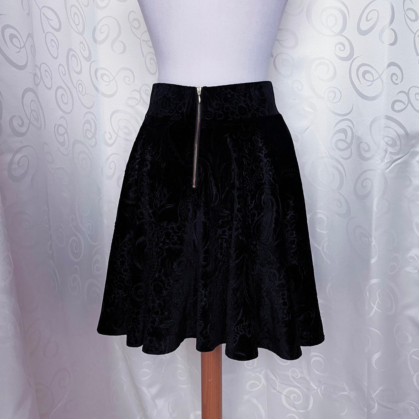 Gothic velvet embossed black midi skirt 🫀🦇