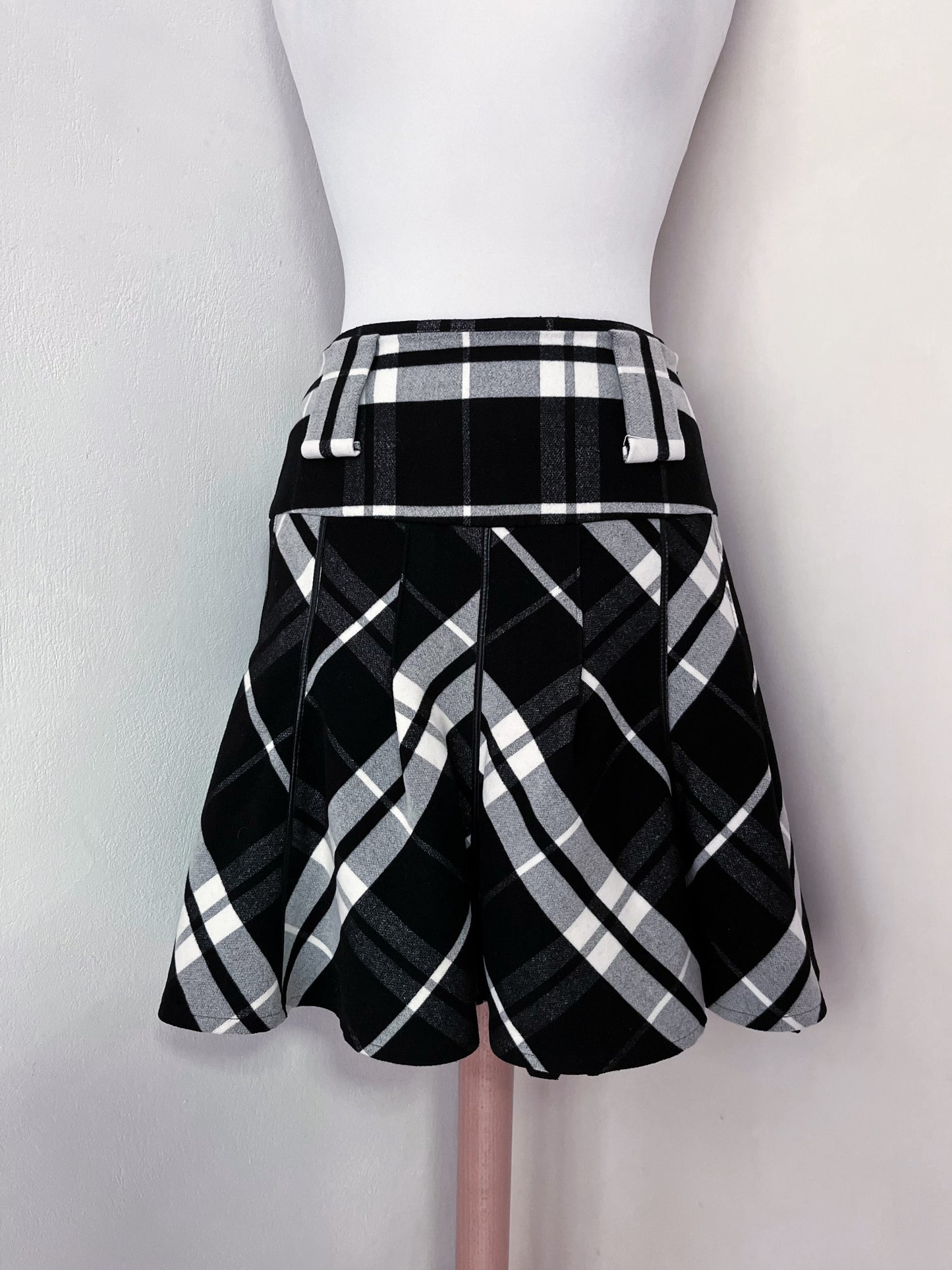 00’s checked tartan winter skirt 🕷️