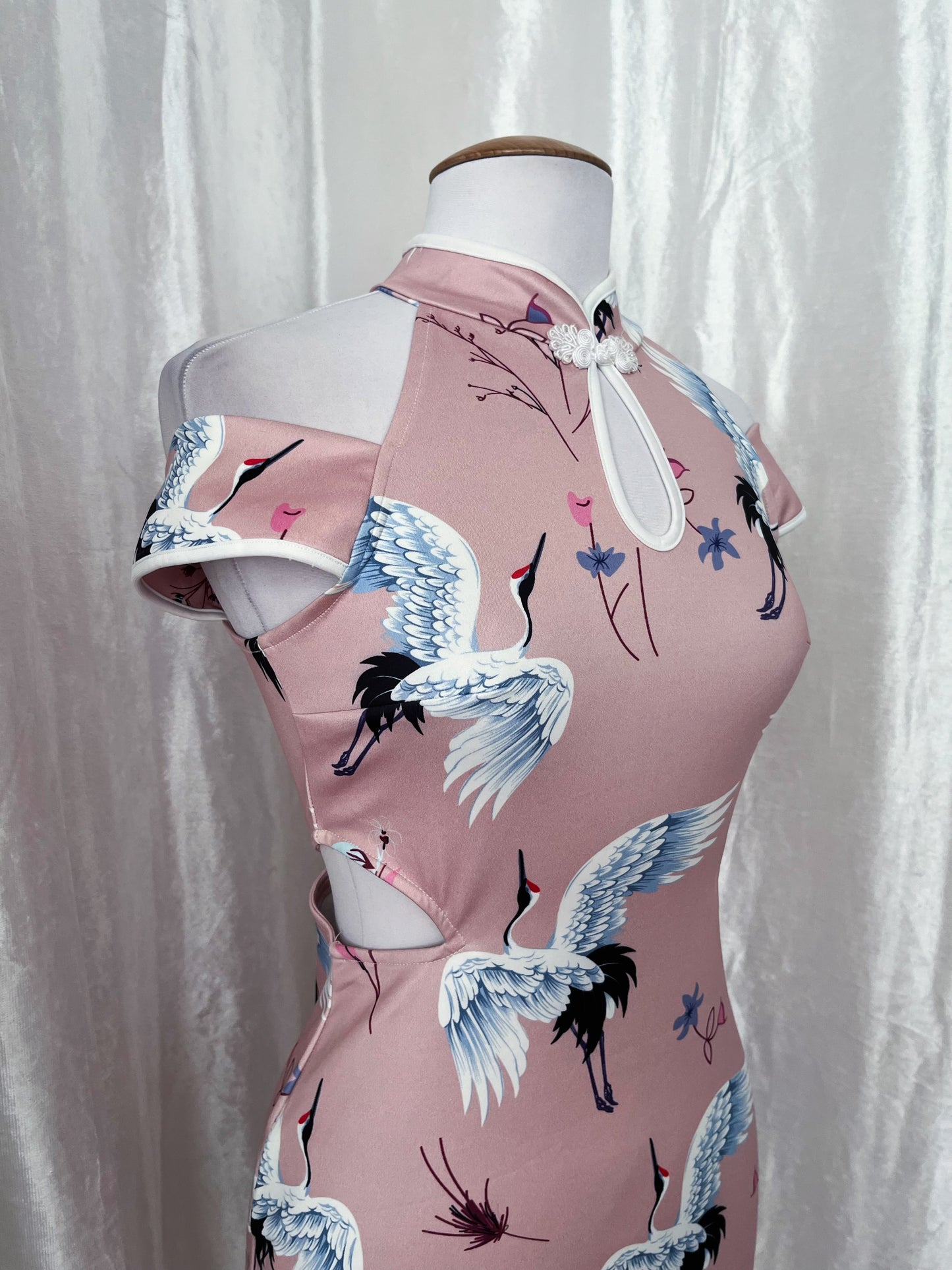 Chinese Modern pink Qipao dress with cutout details 🎀🍥