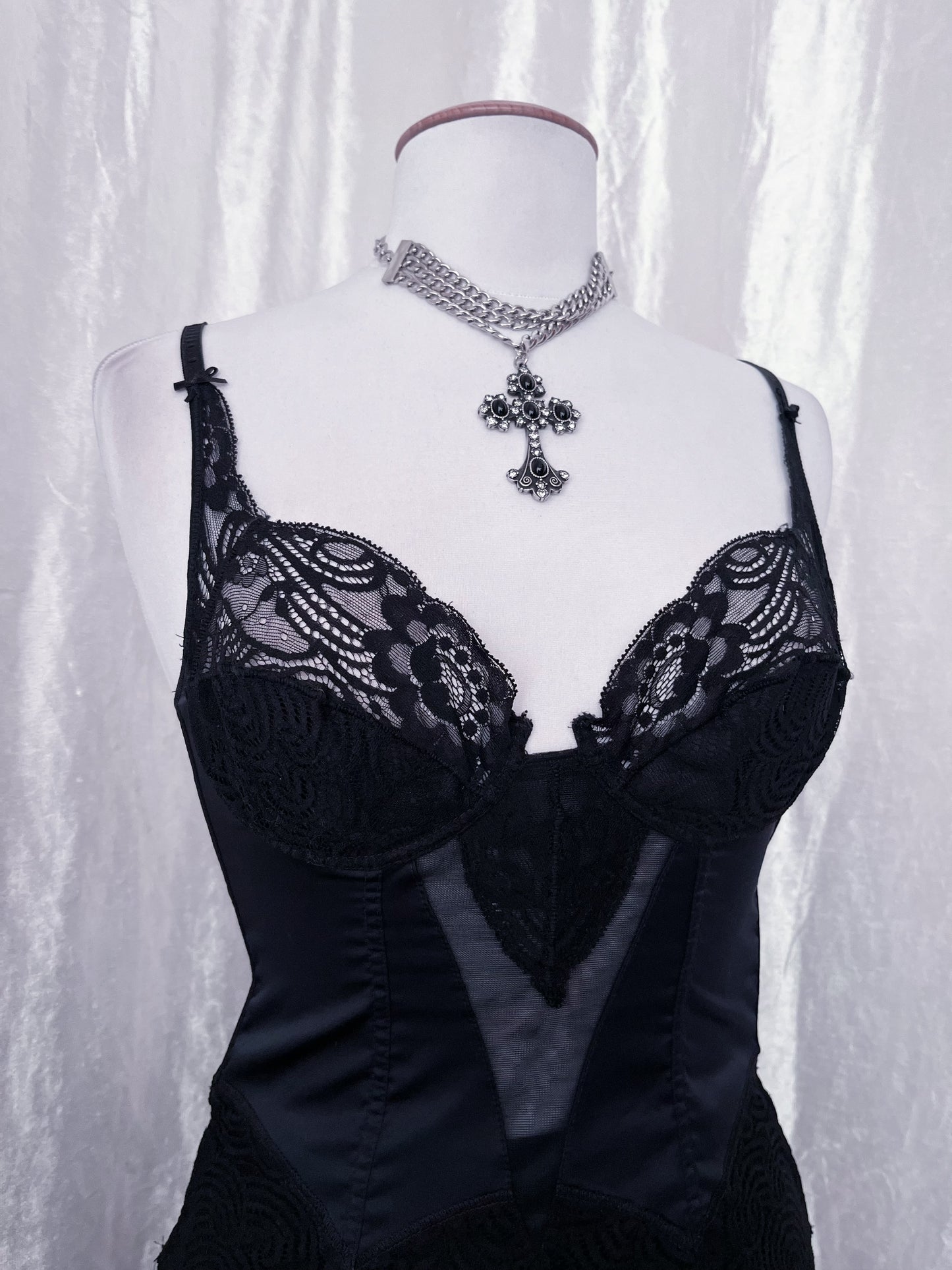 00’s Gothic lace silky corset 🕷️
