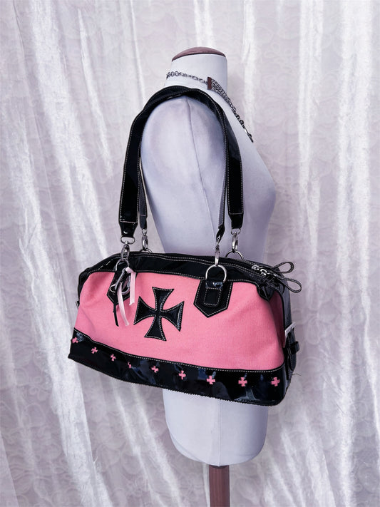 00’s gothic pink shoulder bag with cross design 🎀💀