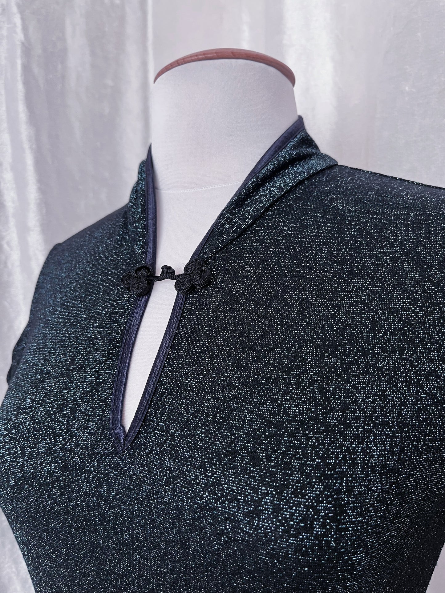 00’s Asian Qipao style dark blue shiny dress 🌌