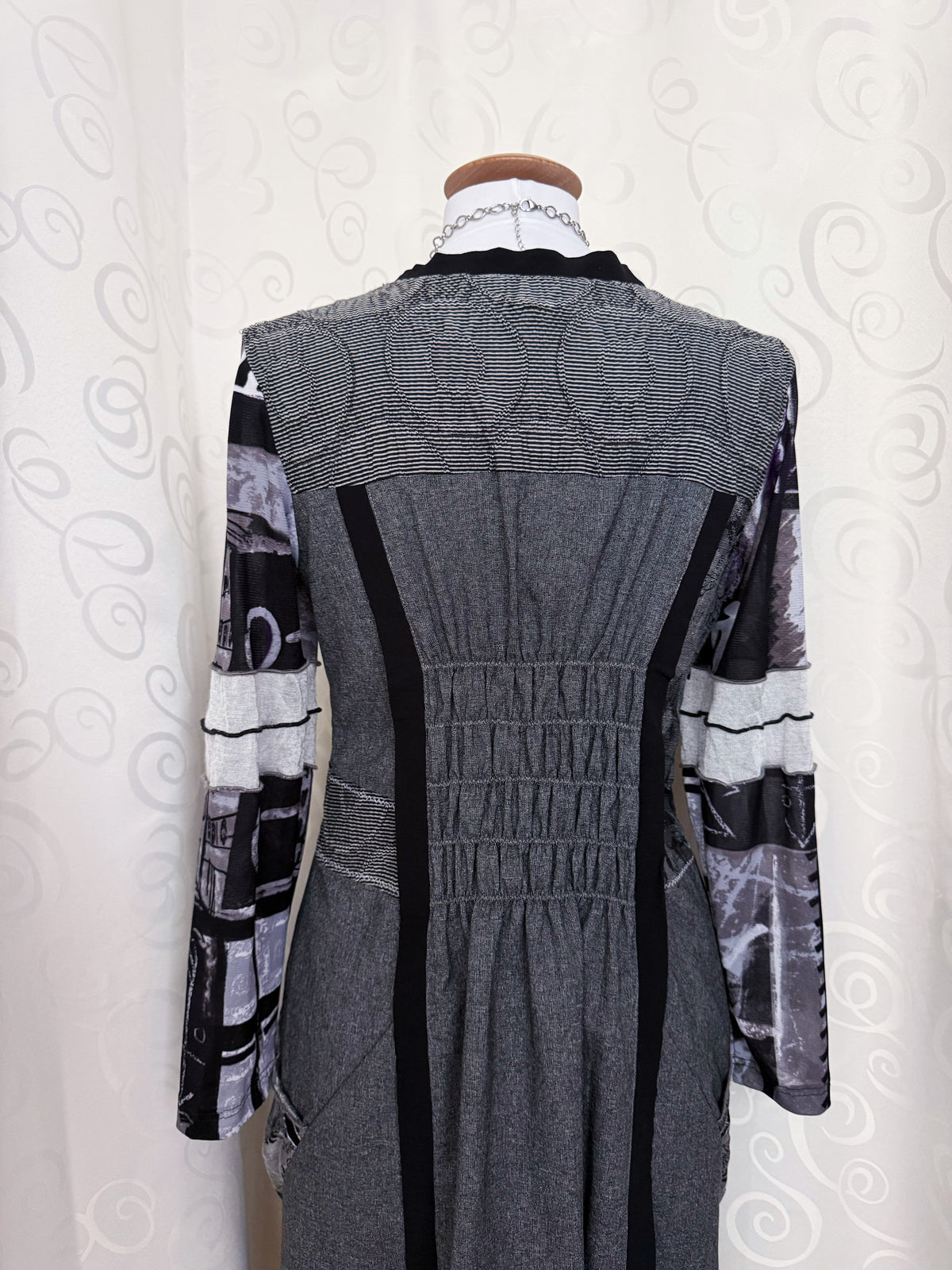 00’s Patchwork grey dress with lace-up detail, mesh sleeves & pockets 🌀🦇
