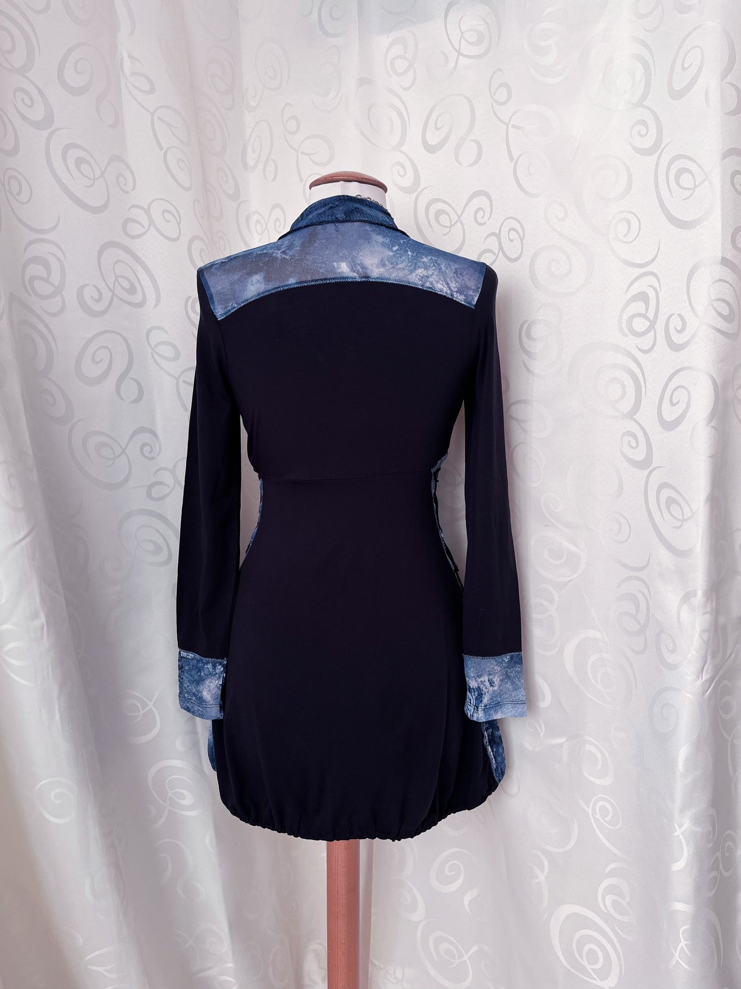00’s whimsy mermaid shirt dress with lace up & sea mesh details on the sides, neckline & sleeves 🌊🧜♀️