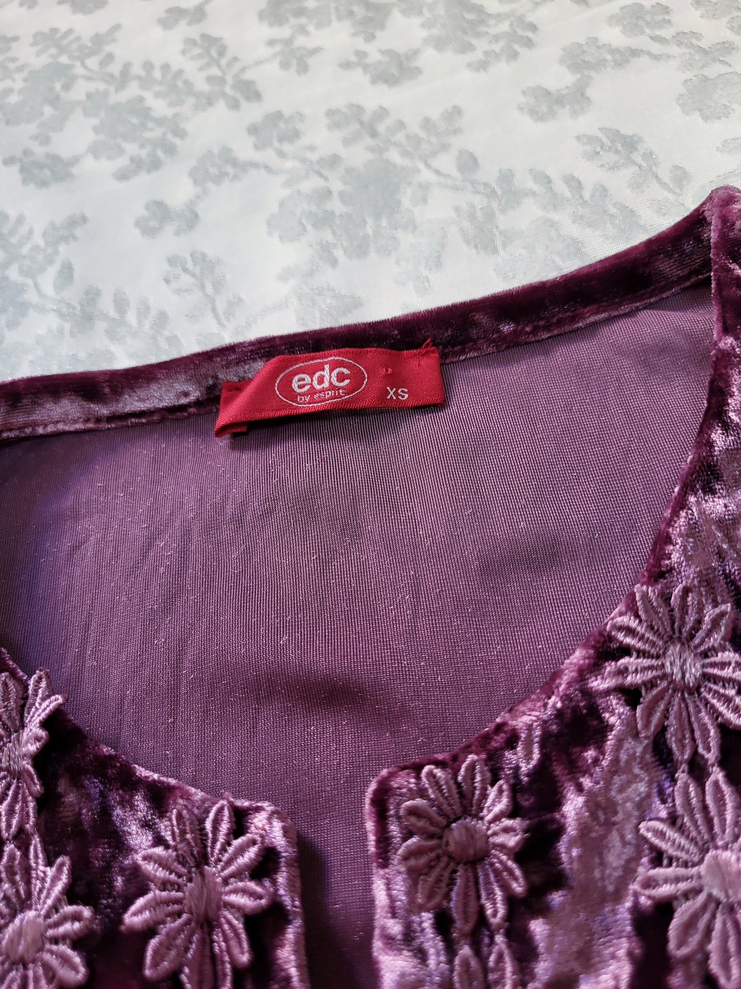 Υ2Κ velvet fairy top with beautiful sewn on flowers 🌺
