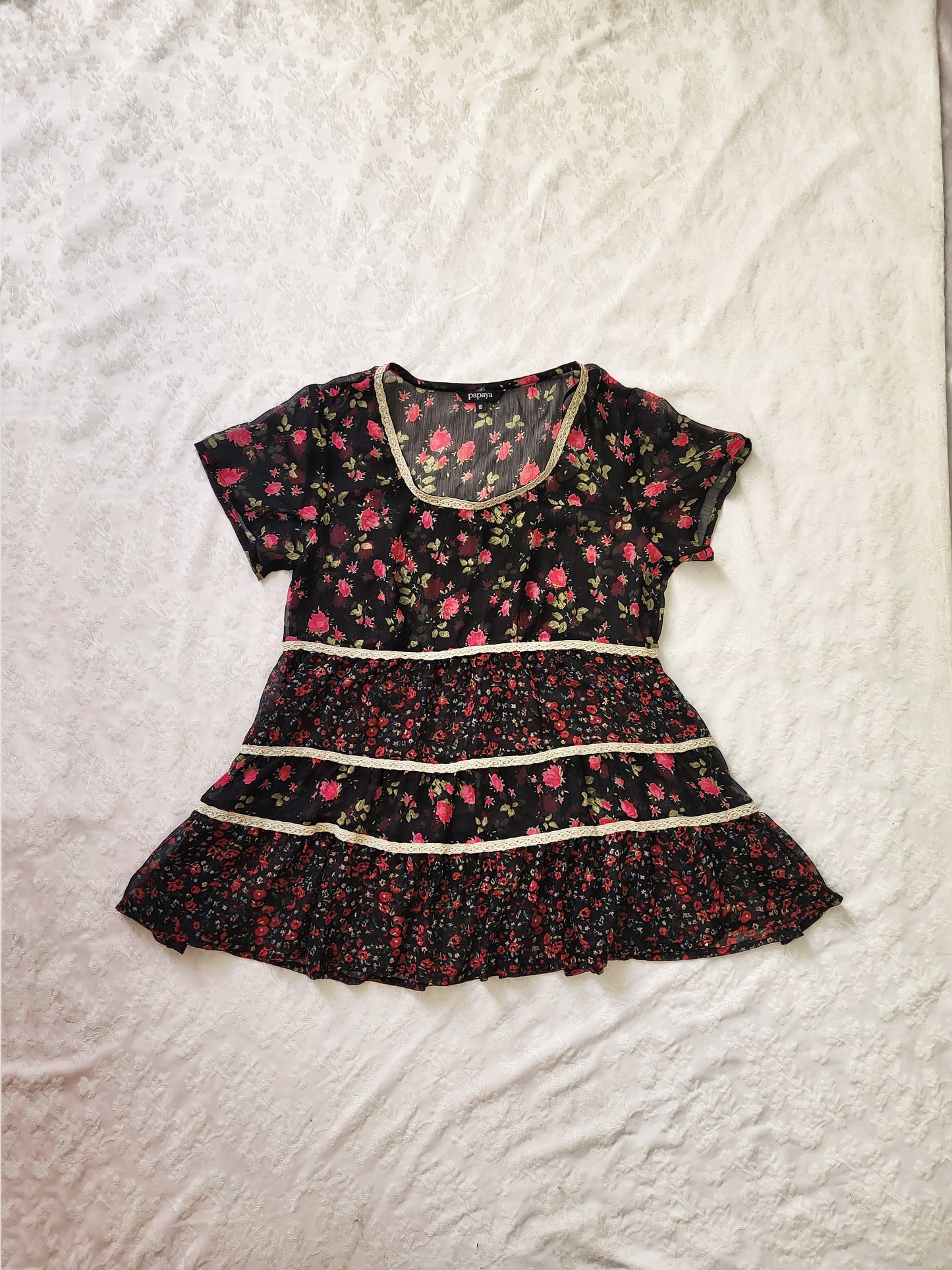 Pretty mesh coquette floral top 💐