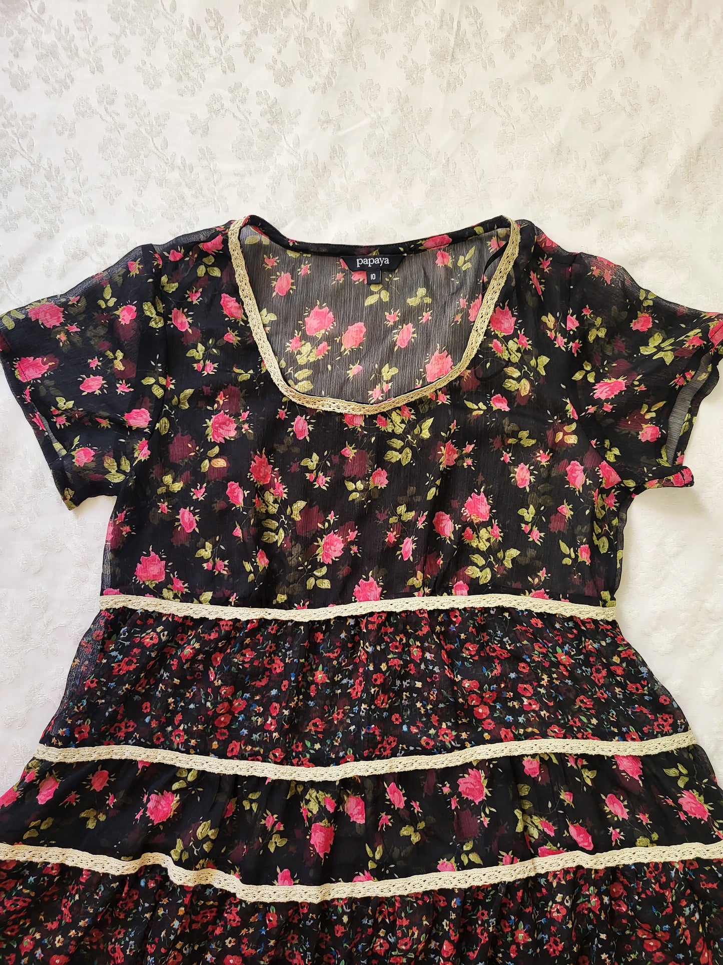 Pretty mesh coquette floral top 💐