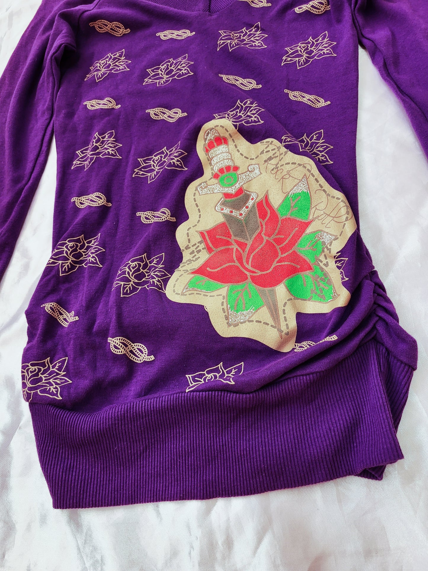 Y2K Punk/Emo Purple Top with amazing rose dagger design 🌹🗡️