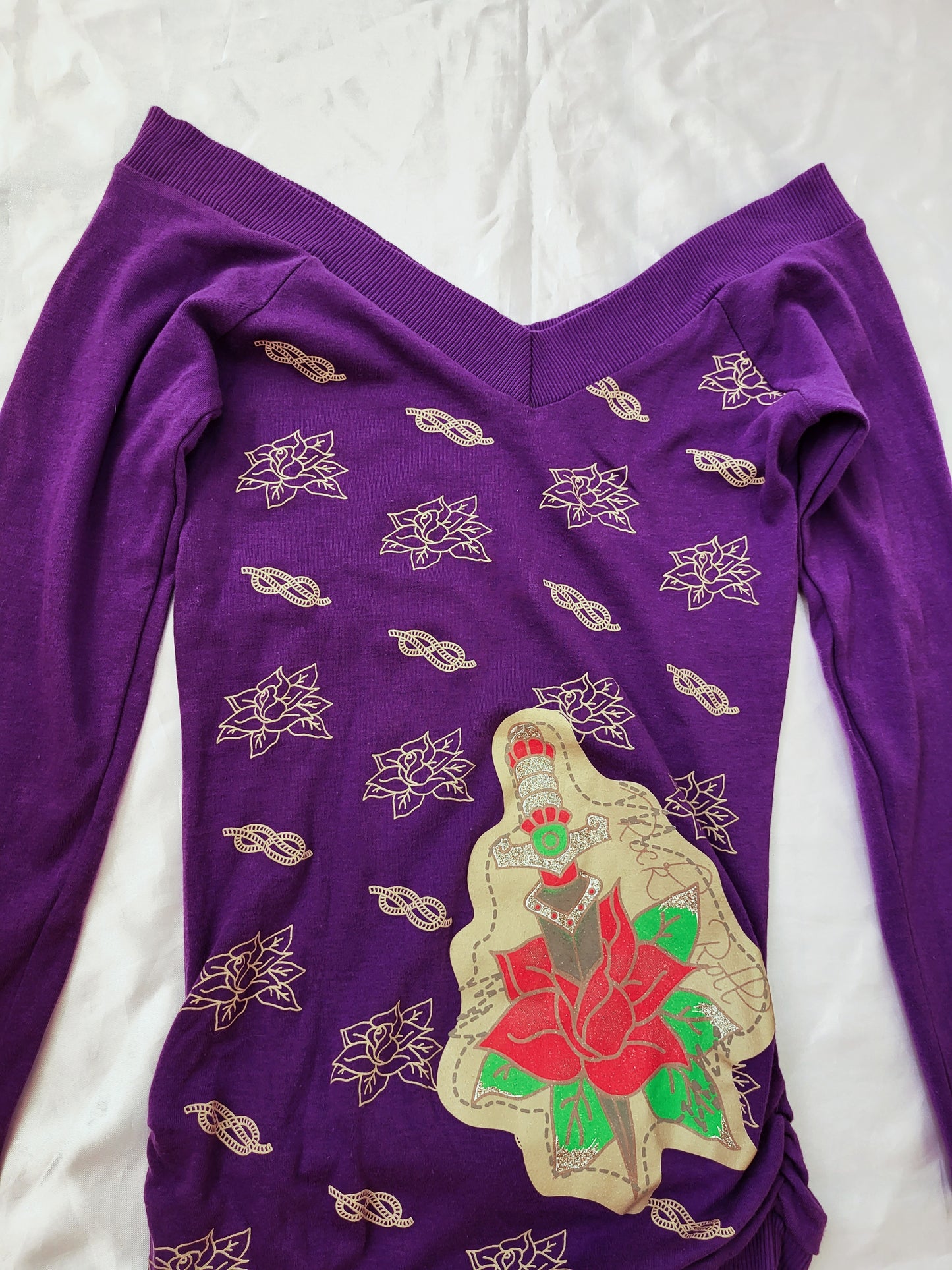 Y2K Punk/Emo Purple Top with amazing rose dagger design 🌹🗡️