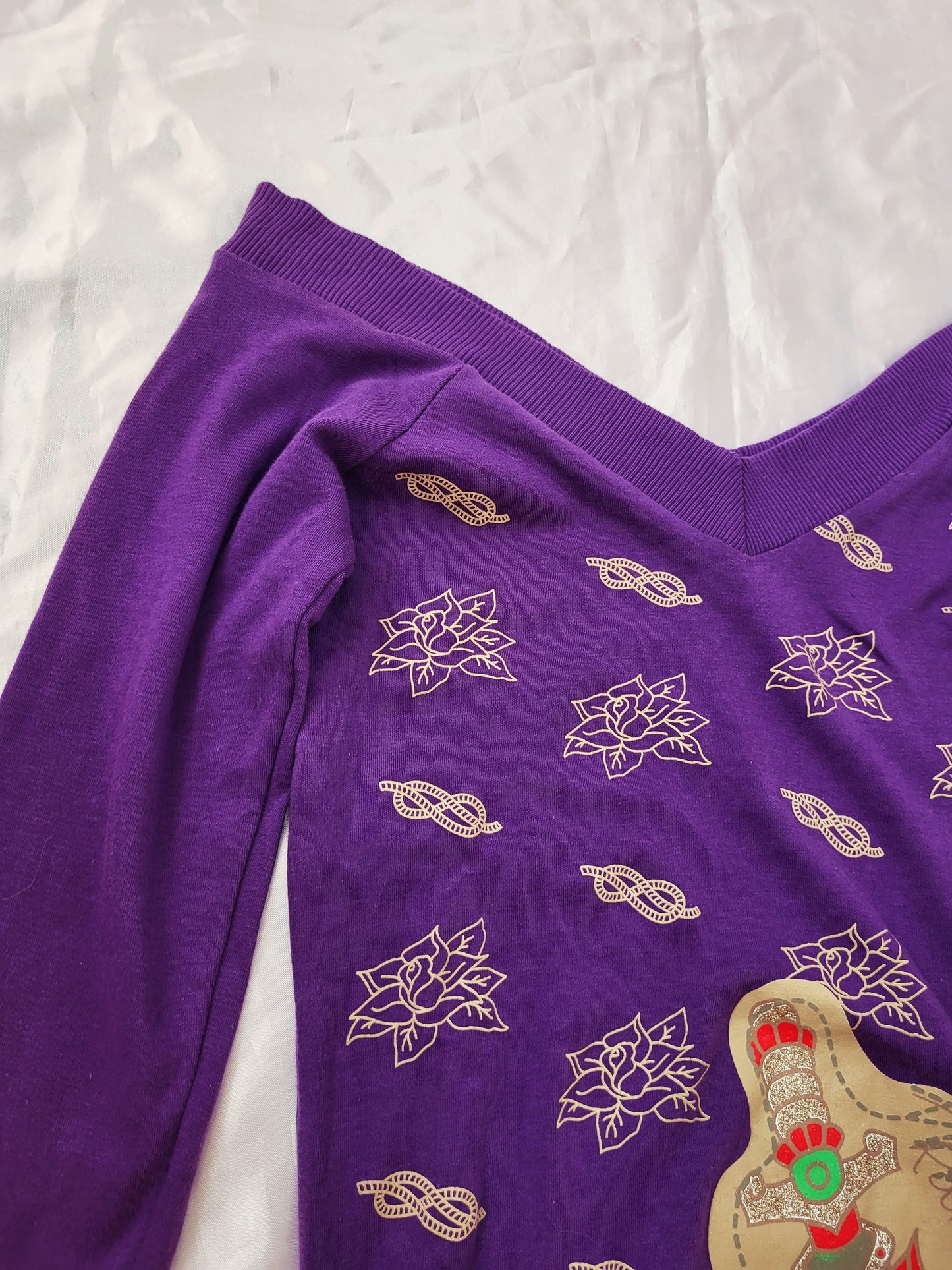 Y2K Punk/Emo Purple Top with amazing rose dagger design 🌹🗡️