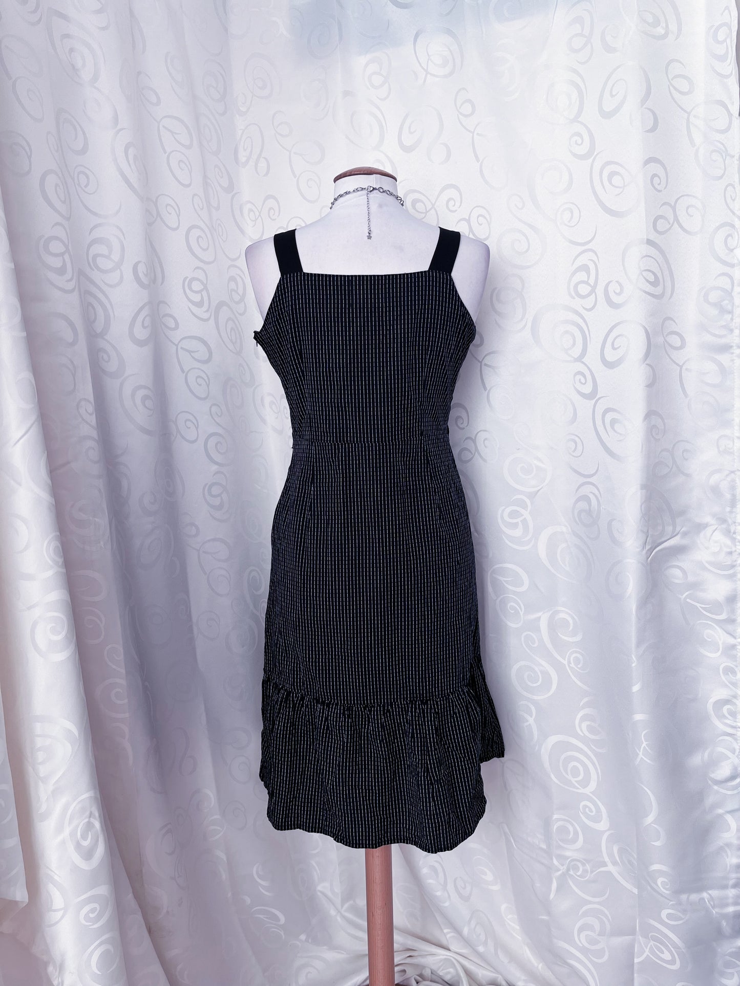 00’s Gothic striped dress with bow detail 💀🦇